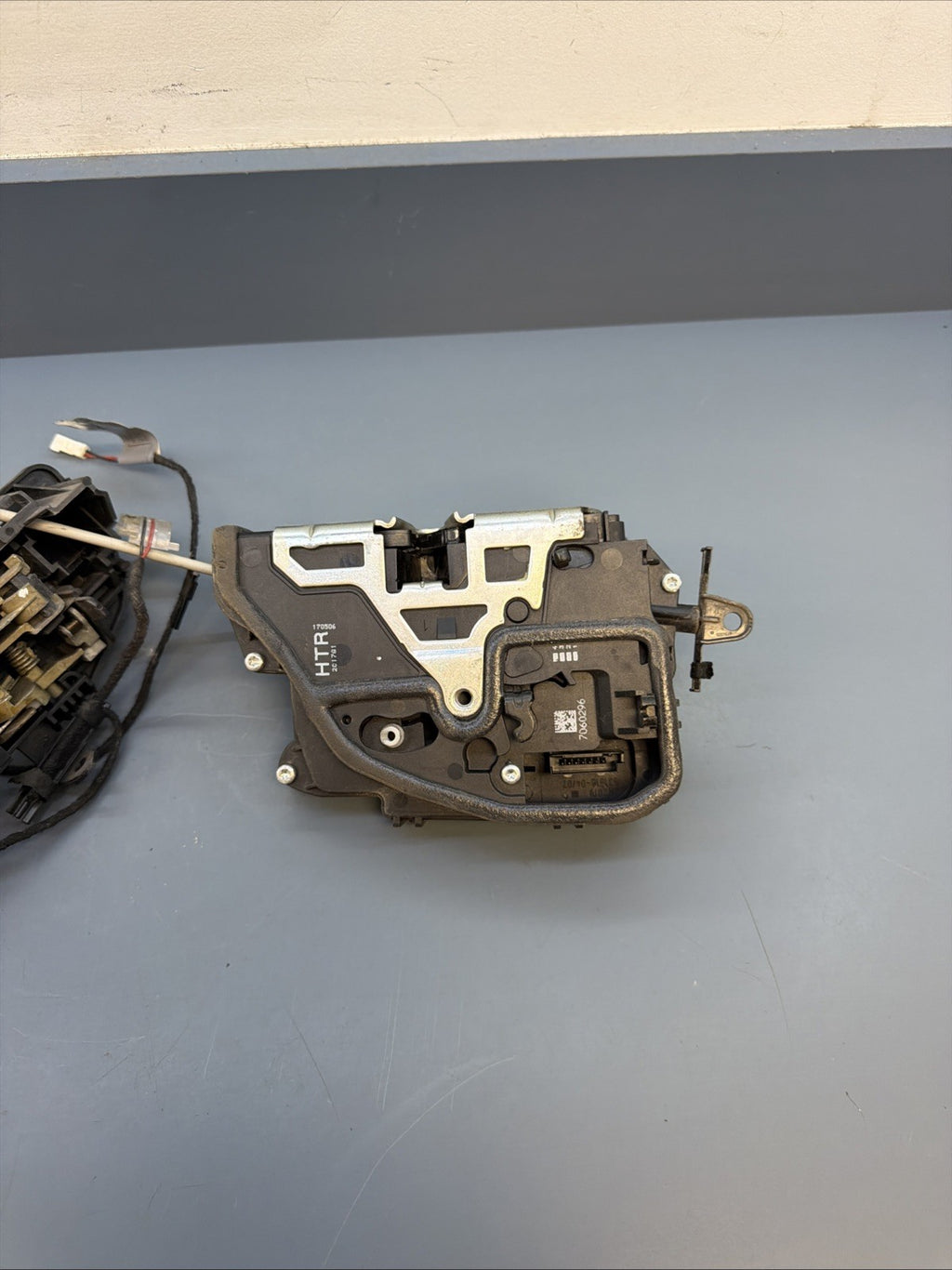 06-11 BMW E90 E91 3 Series Rear Right Door Lock Latch Actuator W HANDLE 7060296