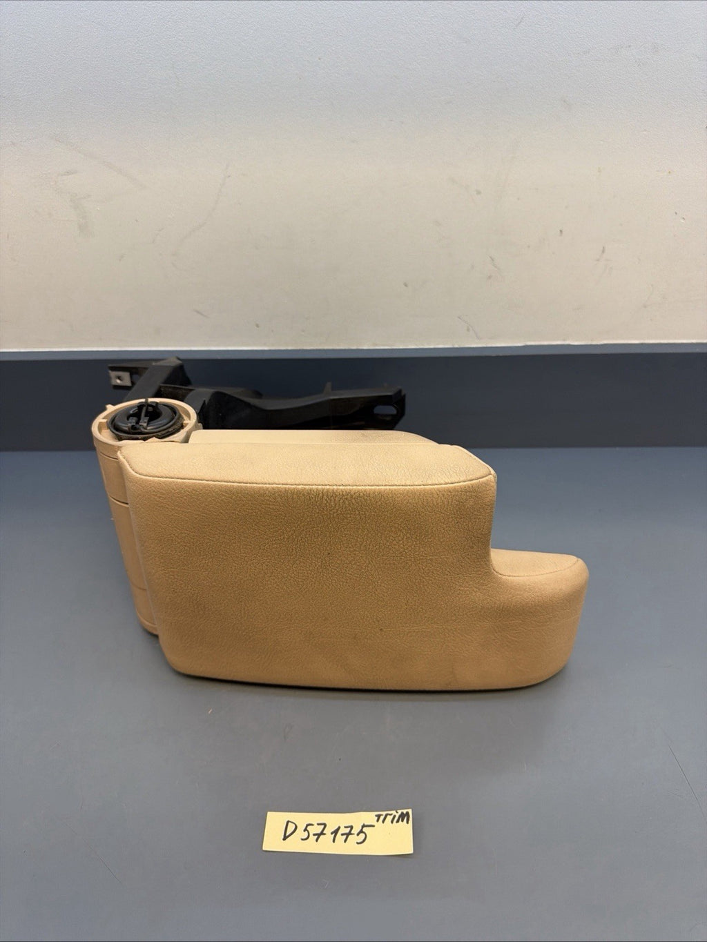 99-05 Bmw E46 325i 330i Front Center Console Arm Rest Lid Leather BEIGE 8213678