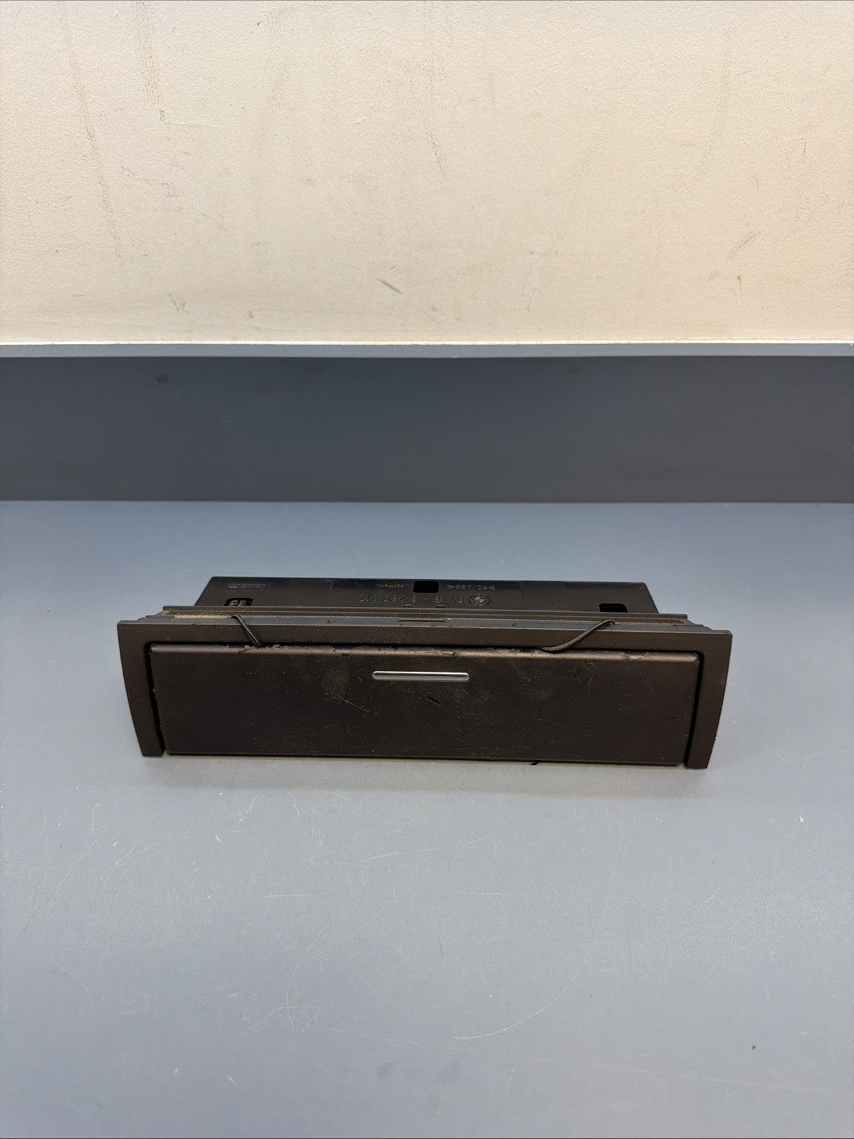 2001-2006 BMW E46 325Ci FRONT CENTER CONSOLE COMPARTMENT TRAY 8260312 OEM