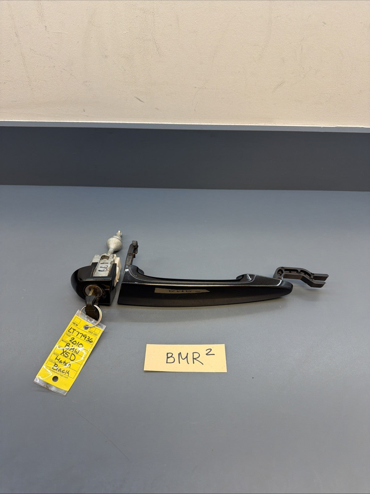 07-13 BMW E90 E92 E70 X5 FRONT LEFT DRIVER EXTERIOR DOOR HANDLE 7207693 W KEY