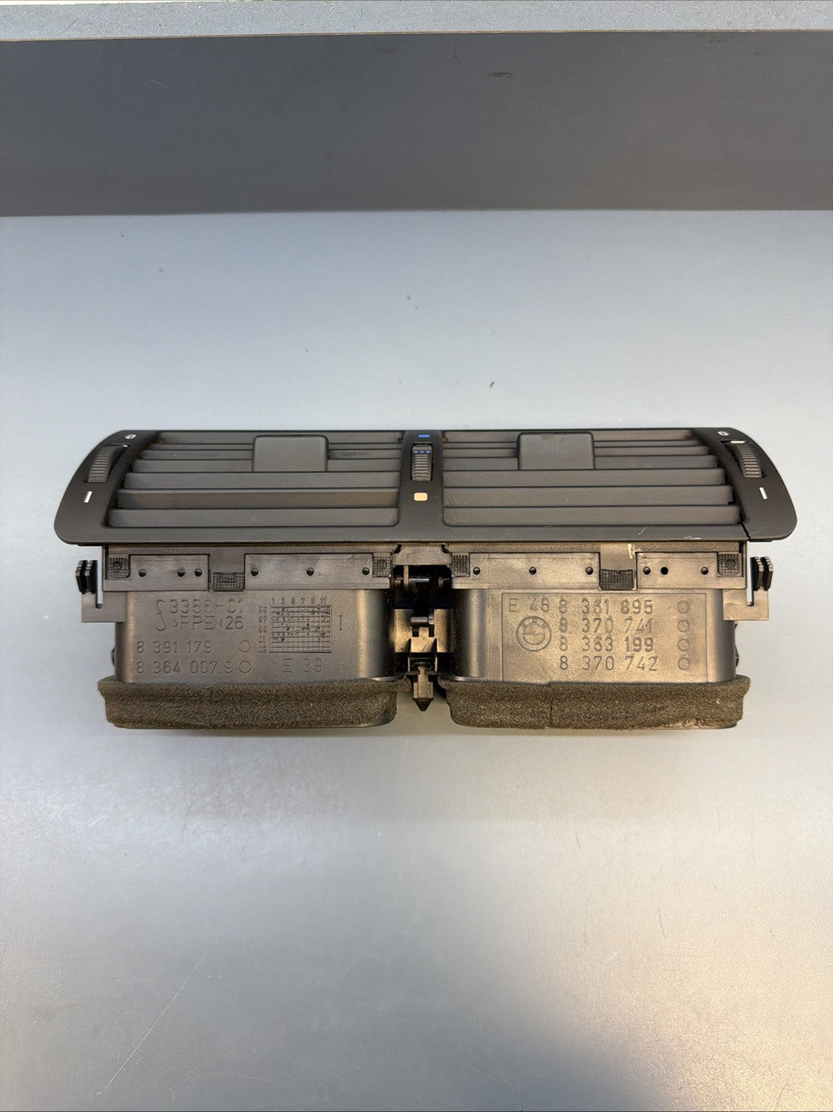 1999-2006 BMW E46 3 Series 325i Center Dash AC Air Vent Assembly 8363199 OEM