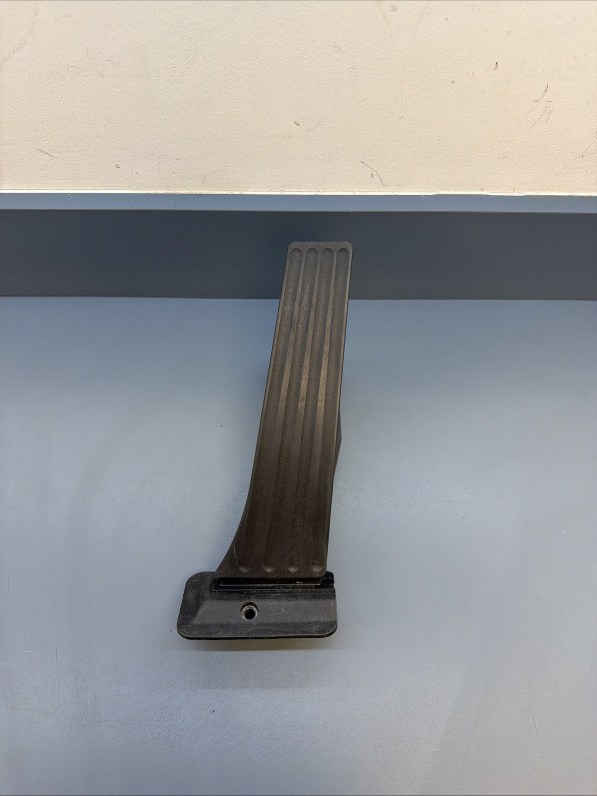 10-17 BMW 528 535 550 640 650 740 750 THROTTLE ACCELERATION GAS PEDAL 6858574