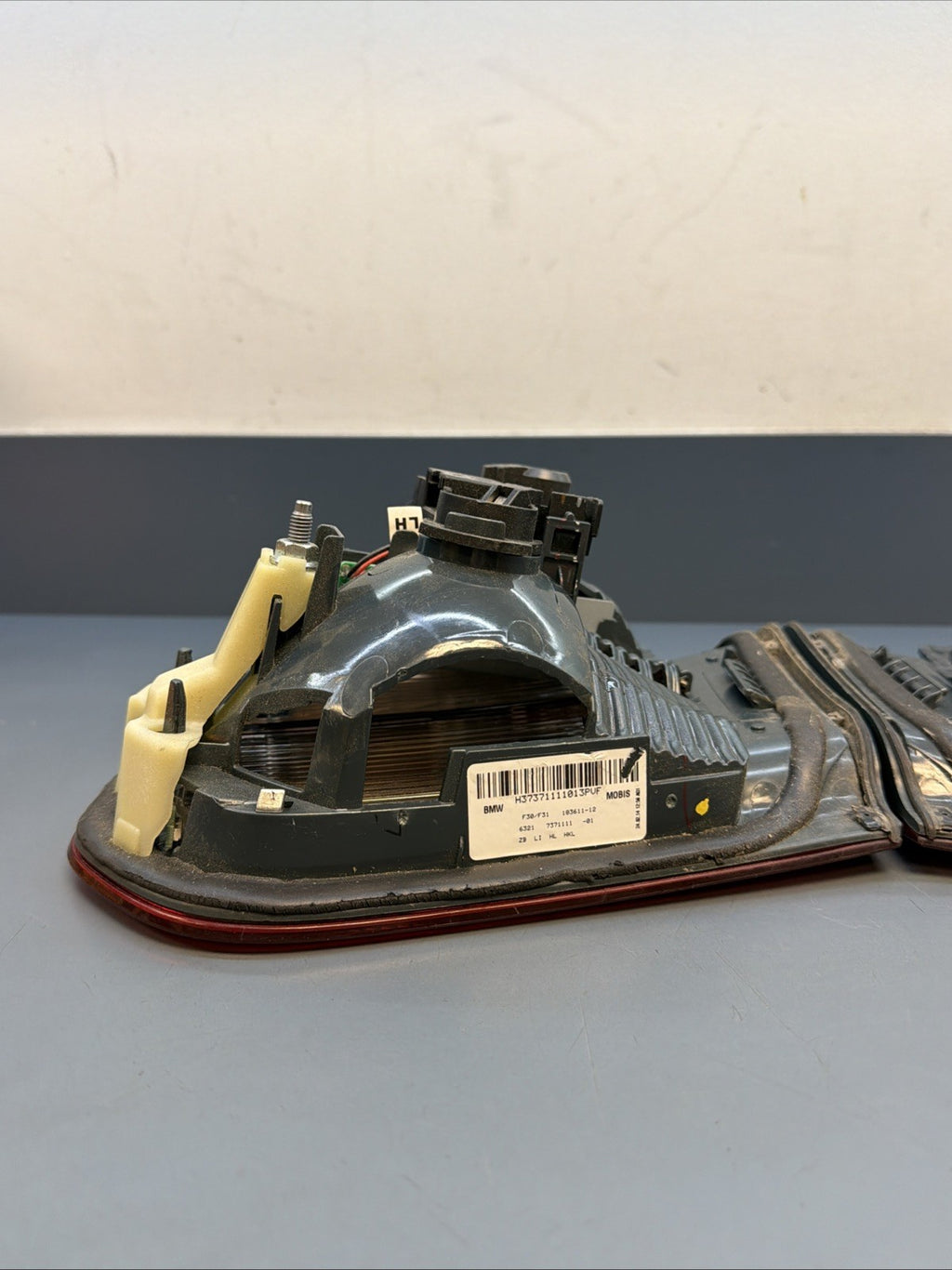 12-15 BMW 3 SERIES F30 F31 REAR Left & Right INNER TRUNK LIGHT 7371112 7371111