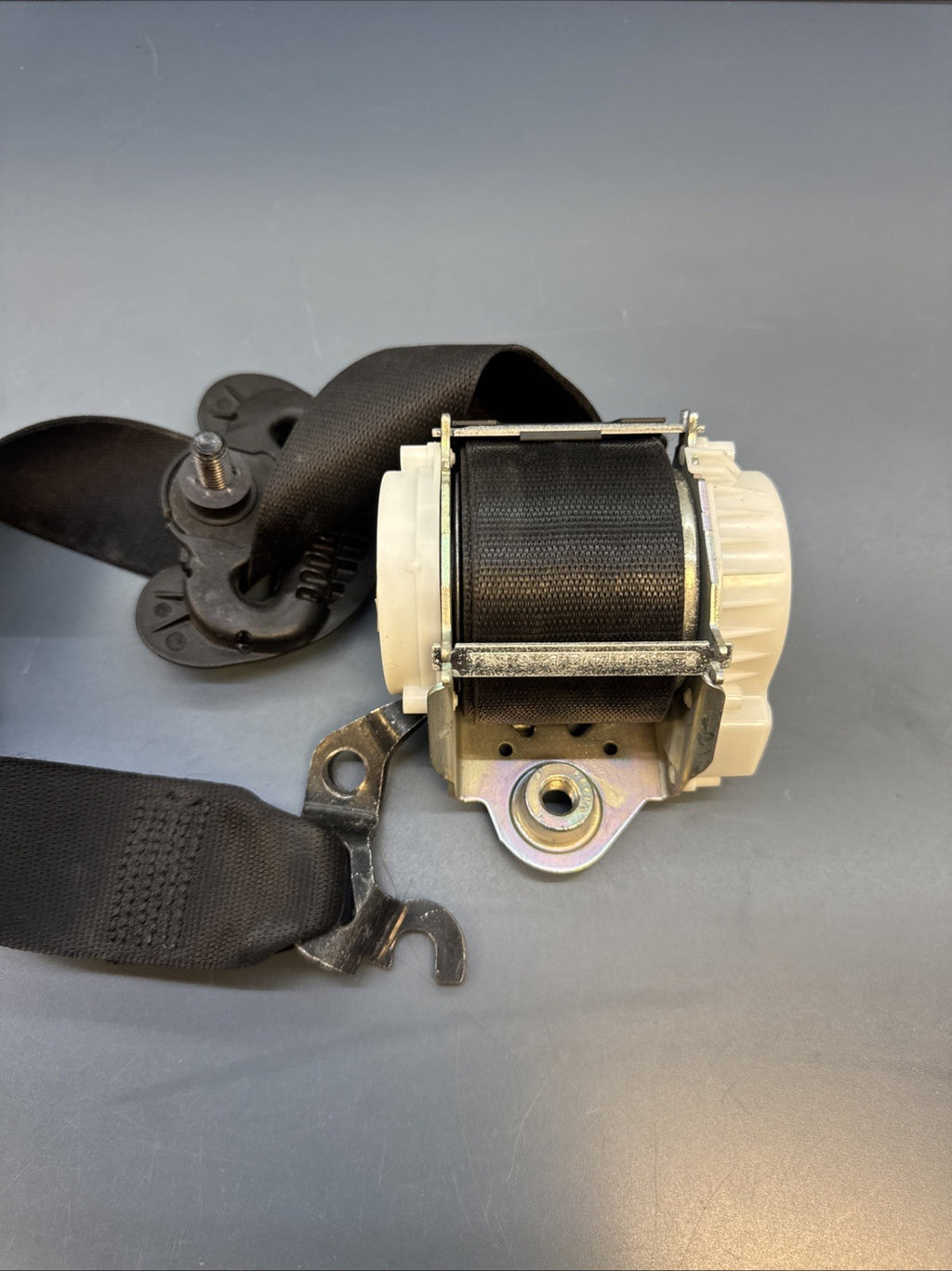 06-11 BMW E90 335i Front Right Passenger Side Seat Belt Retractor 6978732 OEM