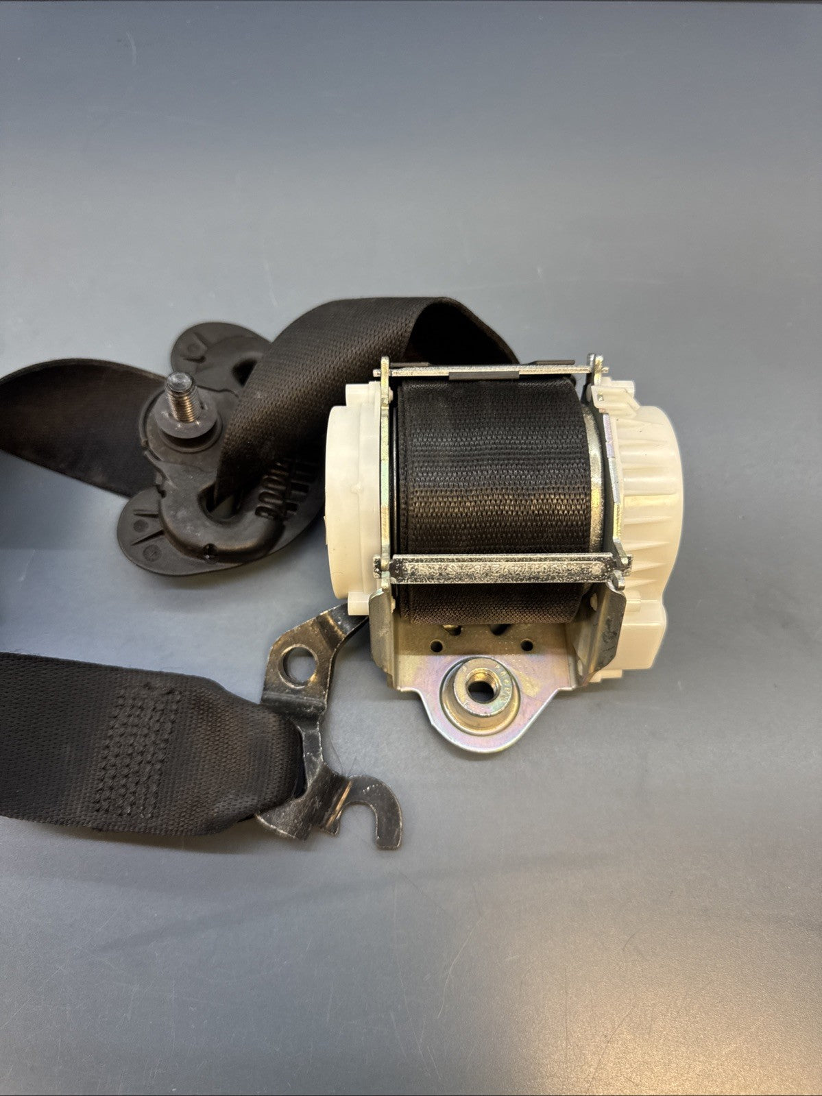 06-11 BMW E90 335i Front Right Passenger Side Seat Belt Retractor 6978732 OEM