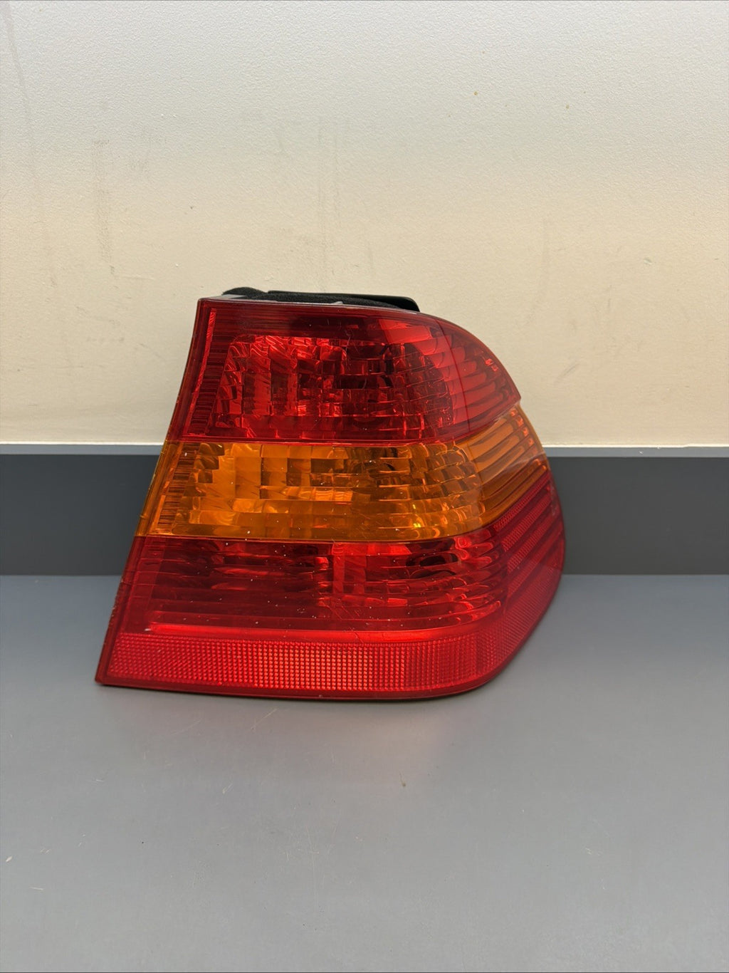 02-05 BMW E46 325i 325xi 330i Sedan Rear Right Tail Light Assy 6946534 OEM
