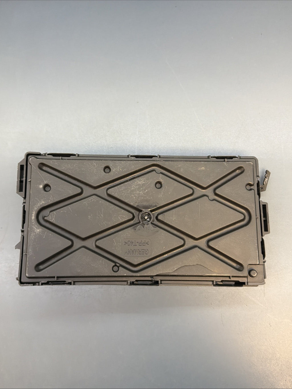 BMW F22 F30 F32 F36 F80 F82 F87 Rear Body Fuse Control Module 9329702 *DAMAGED*