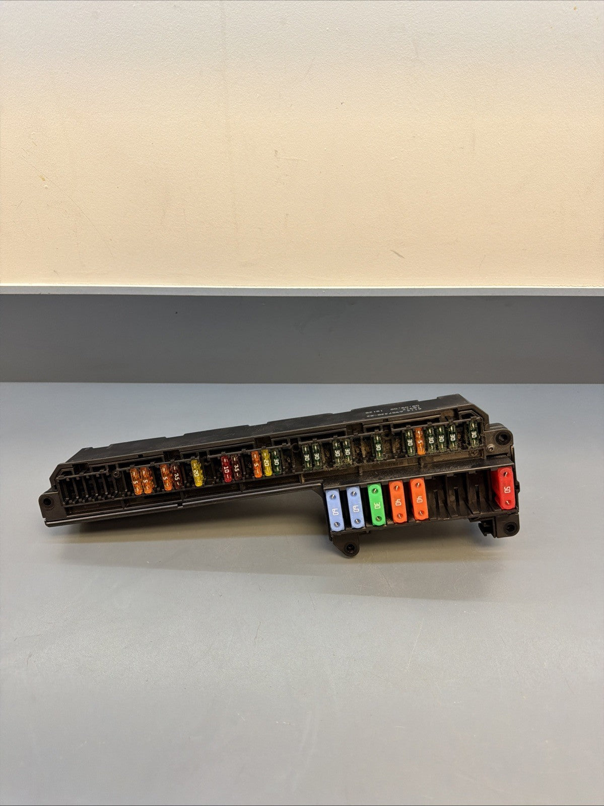 2009 BMW E60 535i PASSENGER SIDE CABIN FUSE BOX RELAY OEM USED TESTED 6957330