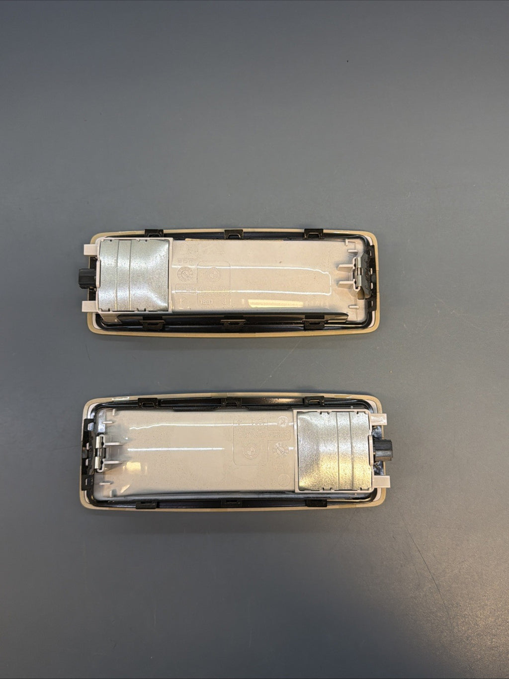2015 BMW X1 (E84) REAR LEFT & RIGHT ROOF DOME LIGHT SET 2 (BEIGE) 9215602