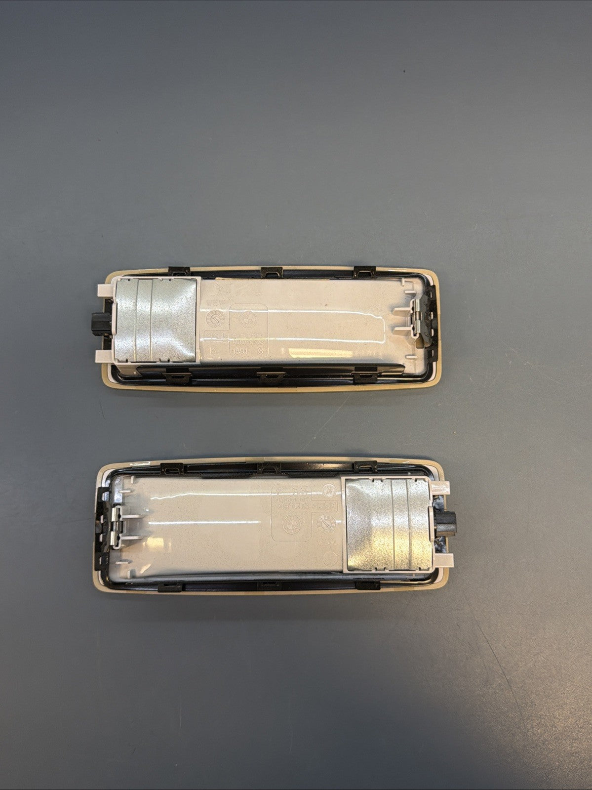 2015 BMW X1 (E84) REAR LEFT & RIGHT ROOF DOME LIGHT SET 2 (BEIGE) 9215602
