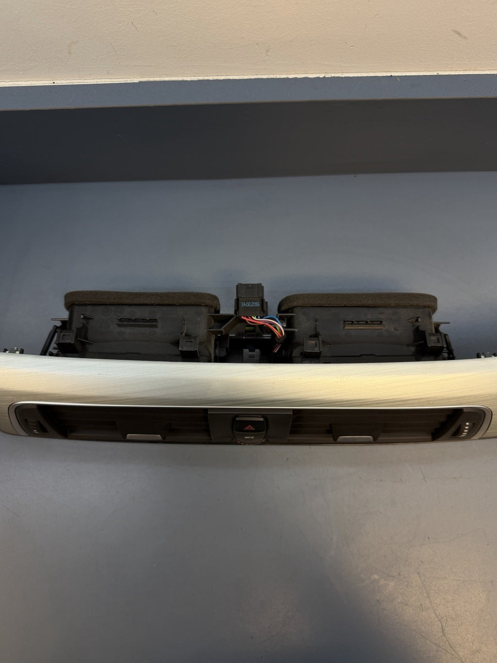 BMW F30 F31 F32 F33 F36 Center Dash Trim w/ Dual Air Vent OEM 9347436