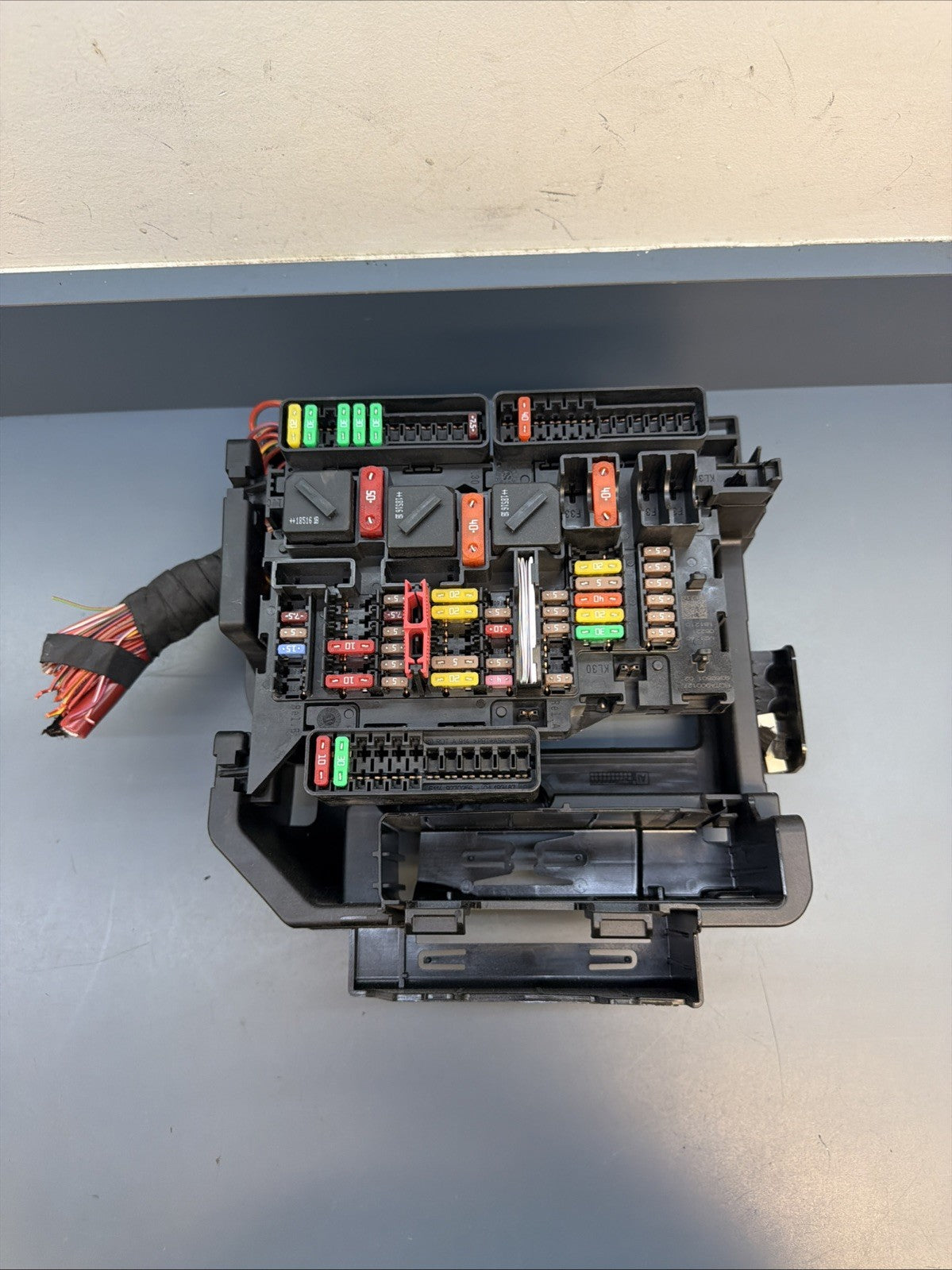 BMW F39 F44 F48 2 Series X1 X2 Power Distribution Junction Fuse Box 9270356