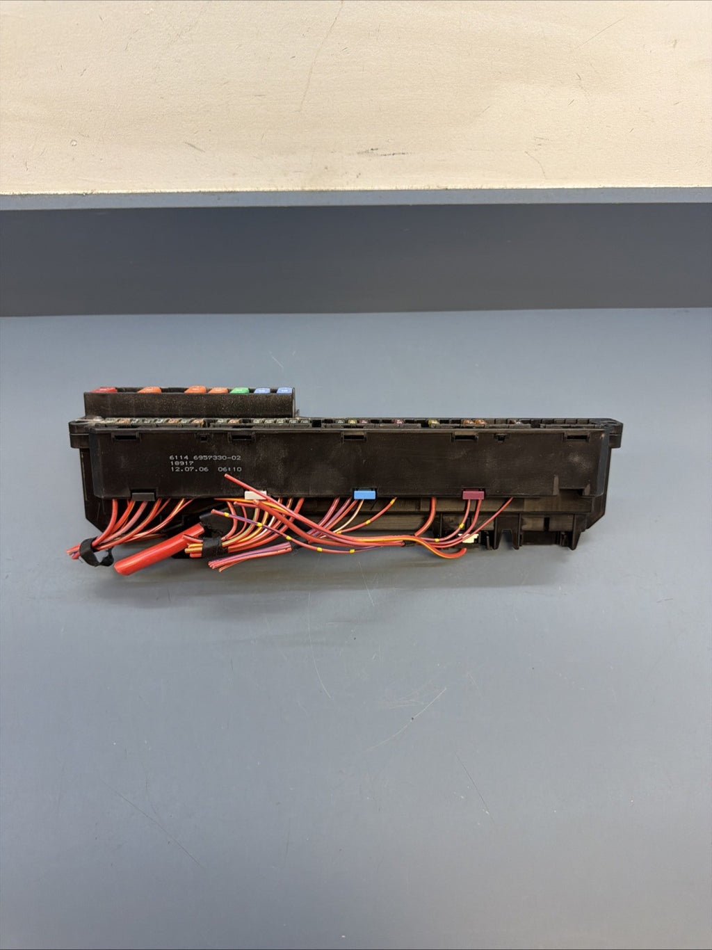 OEM BMW E60 E63 E64 Front Power Distribution Fusebox Fuse Relay Box 6957330