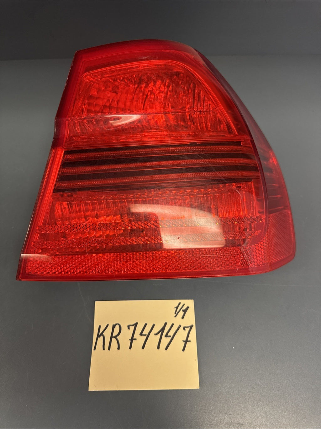 2006-2006 BMW E90 OUTTER PASSANGER PRE LCI TAIL LIGHT 7161956