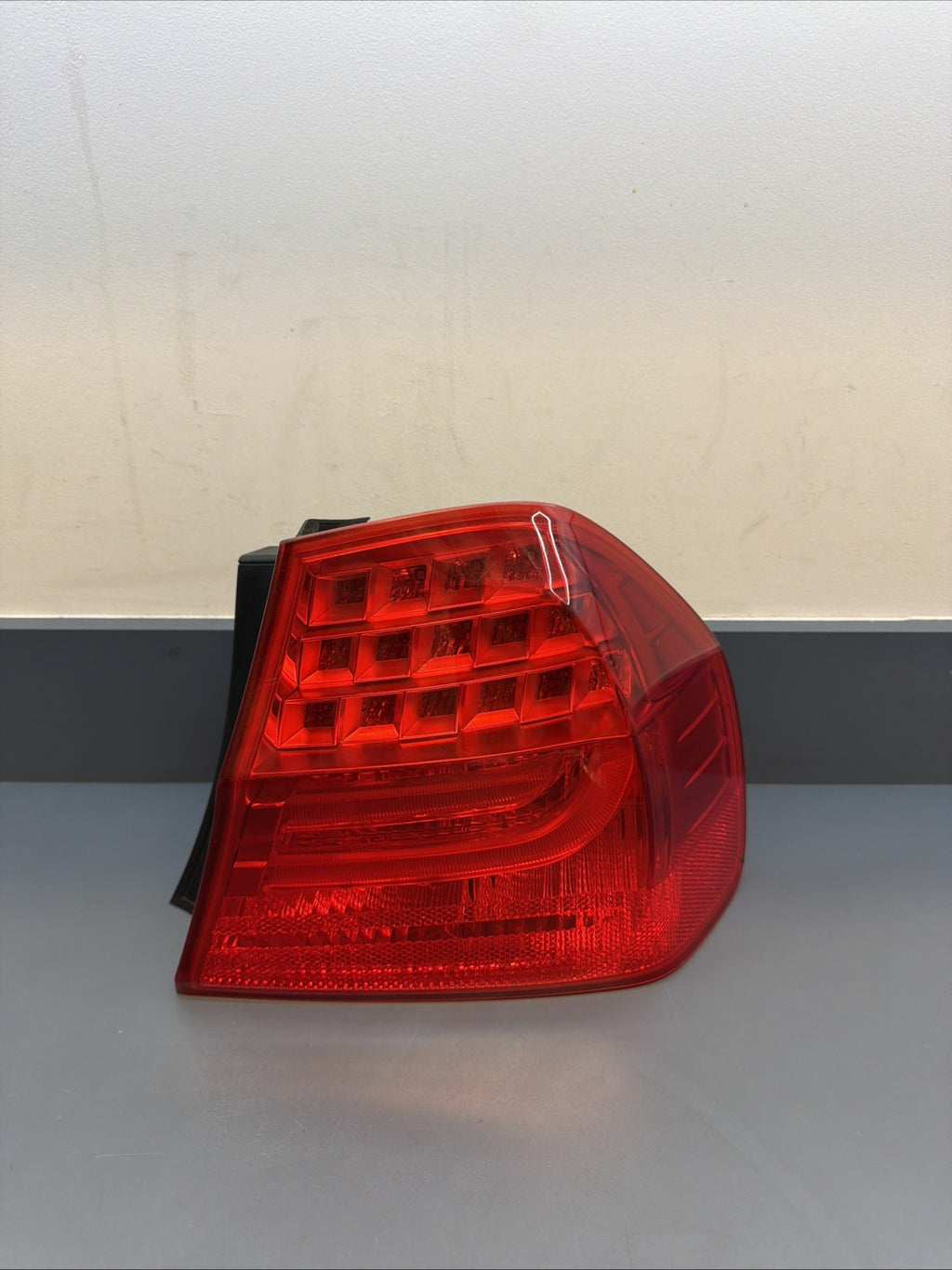 09-11 BMW E90 335i 328i Rear Right Passenger Side Outer Tail Light 4871736 OEM