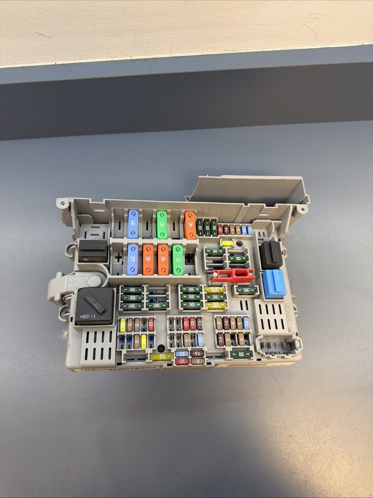 2006-2008 BMW 330i E90 Power Distribution Fuse Relay Box 6906622 61146906622
