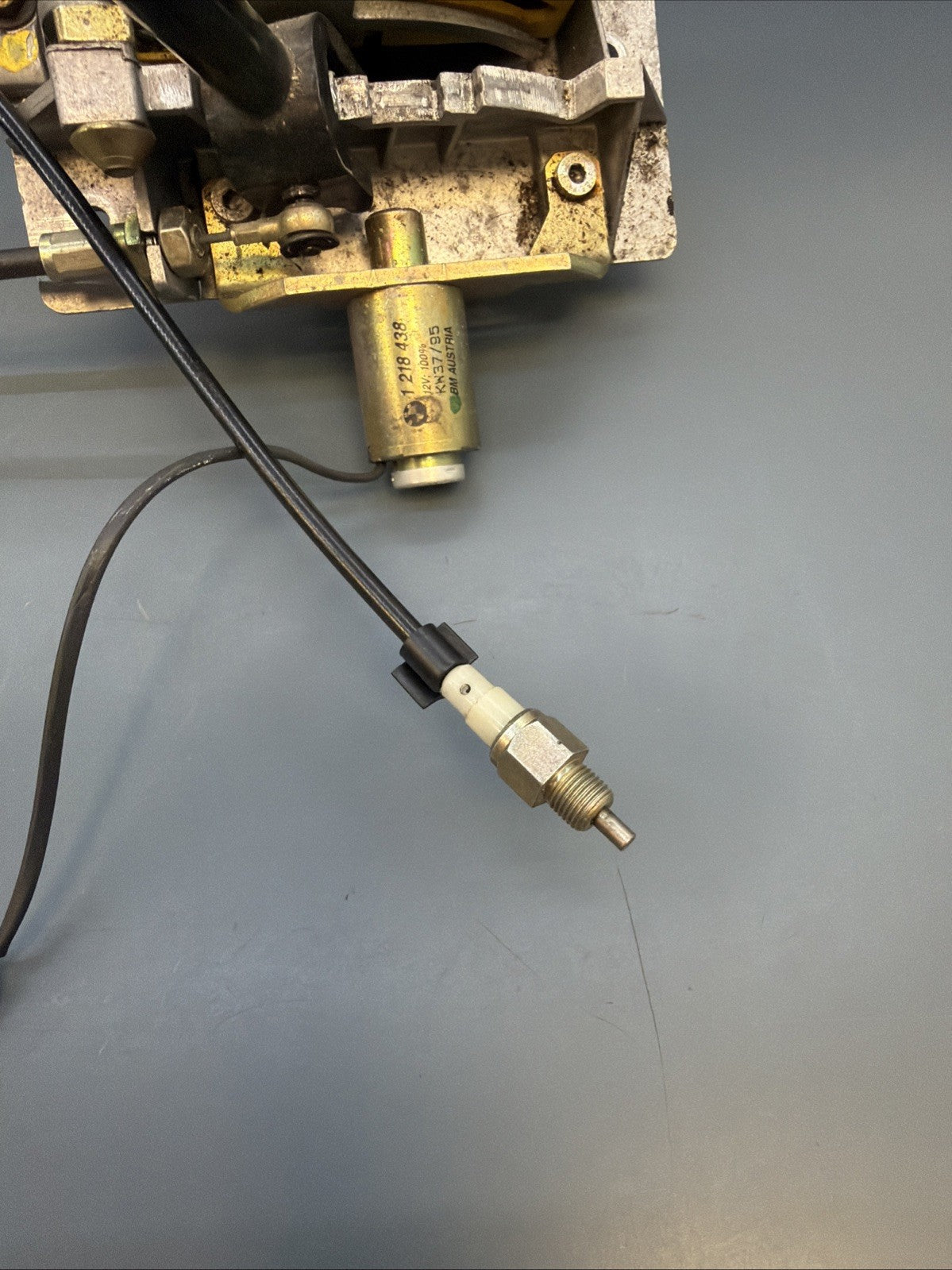 1994-1995 BMW 530 540 E34 Gear Shifter Selector Automatic Transmission 1218438