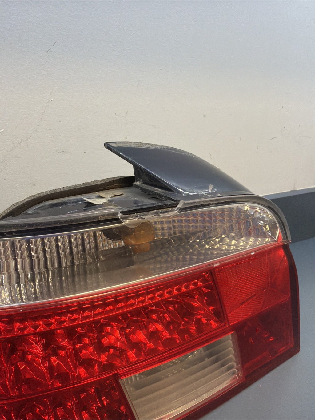97-00 BMW 525i 530i 540i M5 E39 Rear Left Driver Side Tail Light Taillight *NOTE