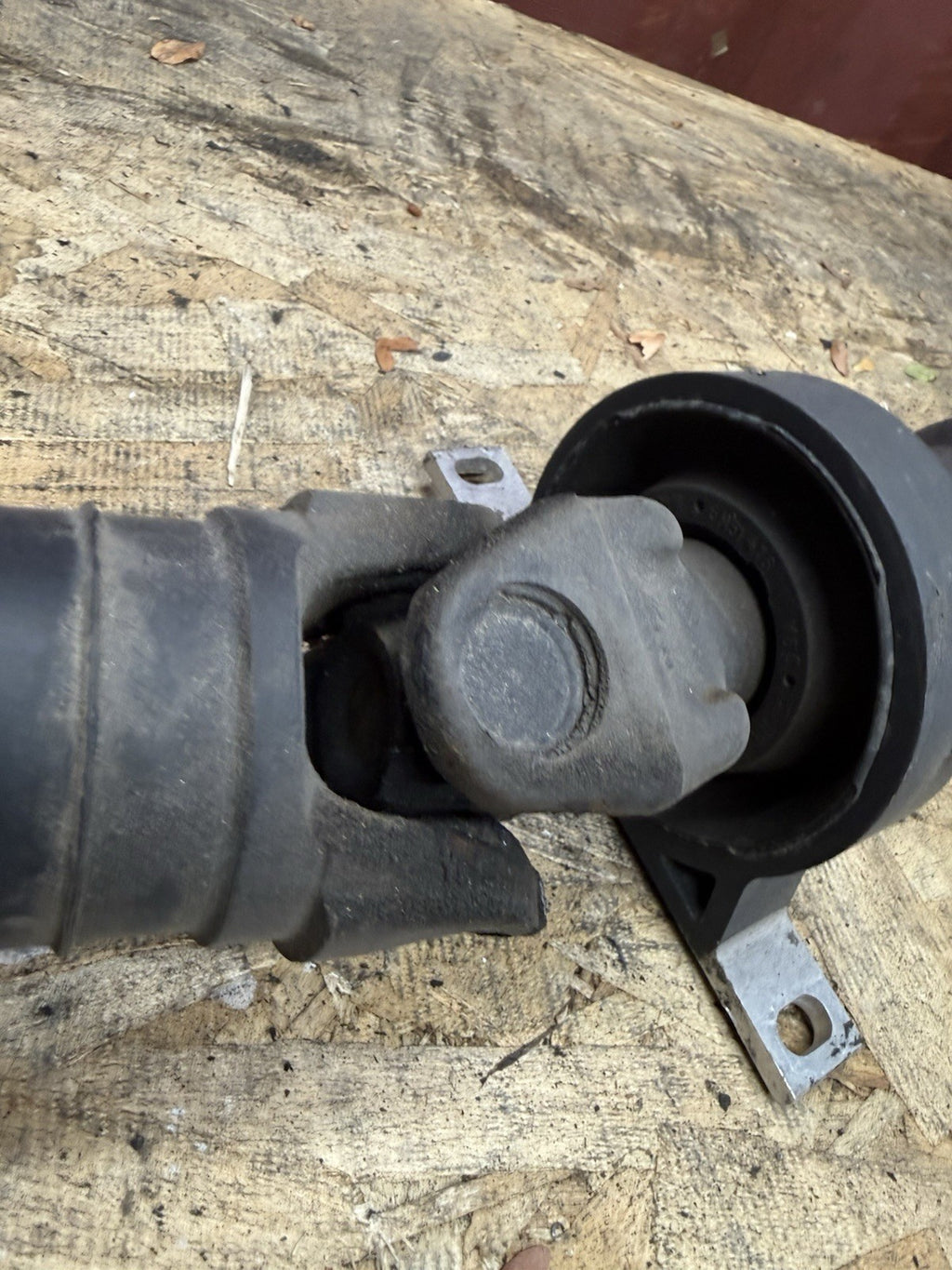 OEM BMW REAR DRIVESHAFT FITS AUTOMATIC 04-10 E60 E61 525 528 530 535 7573493