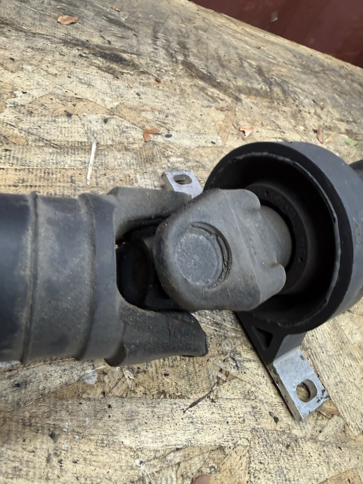 OEM BMW REAR DRIVESHAFT FITS AUTOMATIC 04-10 E60 E61 525 528 530 535 7573493