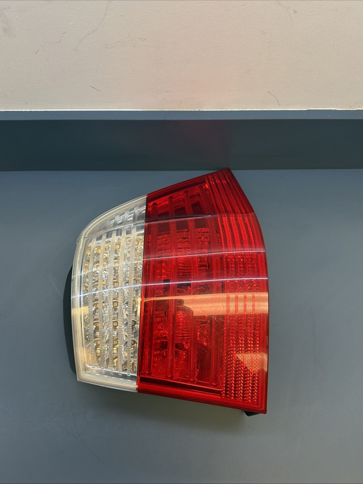 08-10 BMW E61 535I 528I LCI WAGON REAR RIGHT OUTER TAIL LIGHT ASSEMBLY 7177696