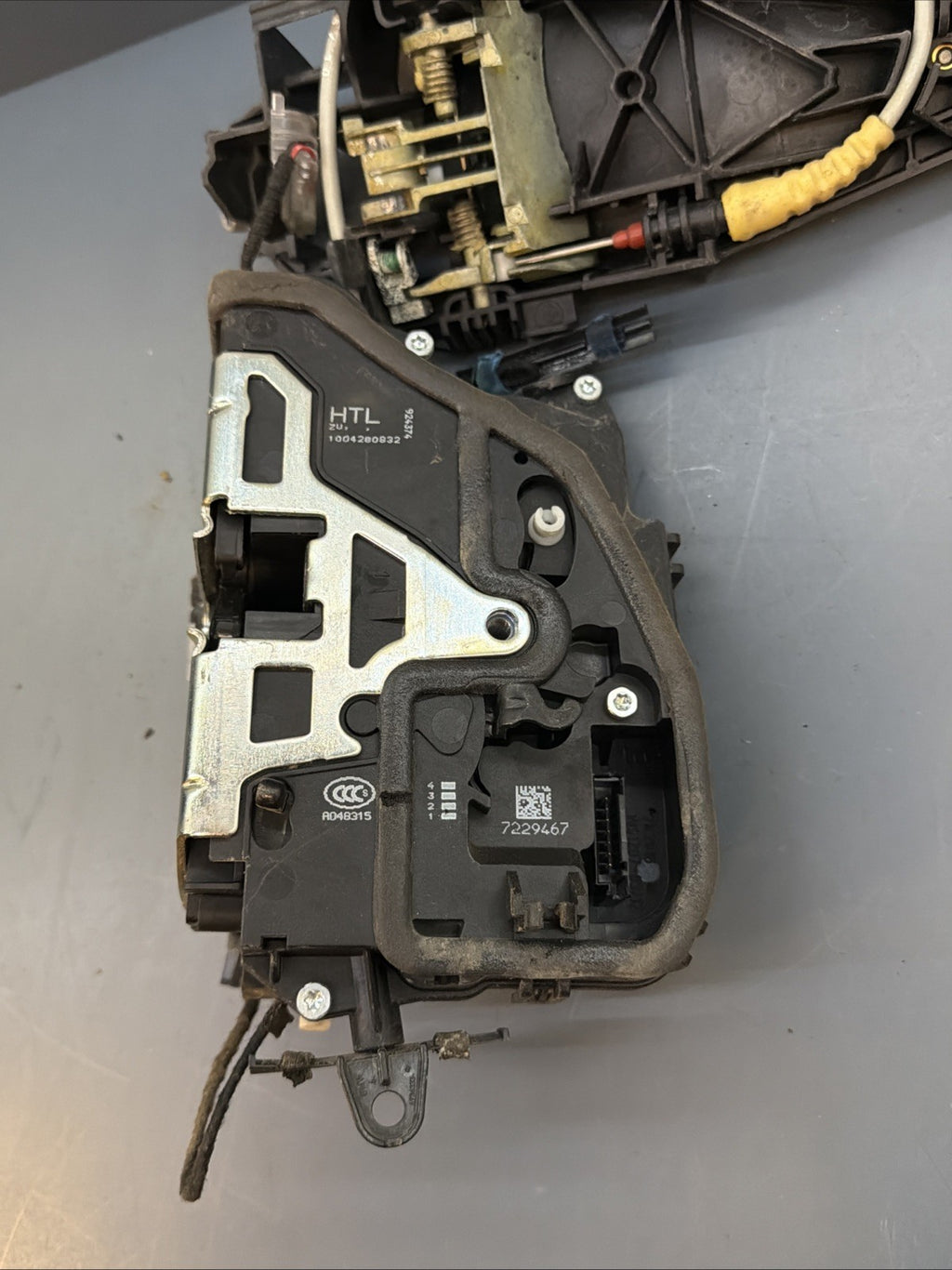 BMW E90 335i Rear Left Driver Door Lock Latch w/ Bracket 7229467 OEM