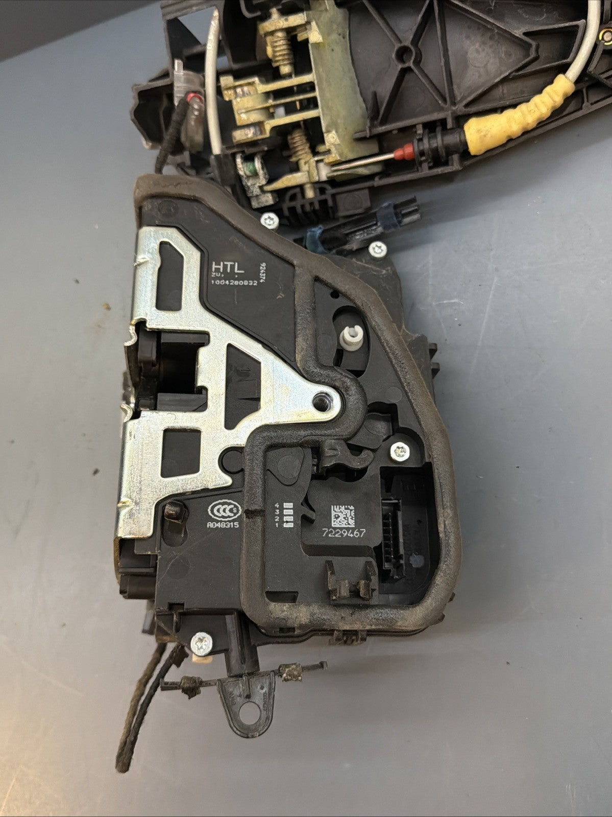 BMW E90 335i Rear Left Driver Door Lock Latch w/ Bracket 7229467 OEM