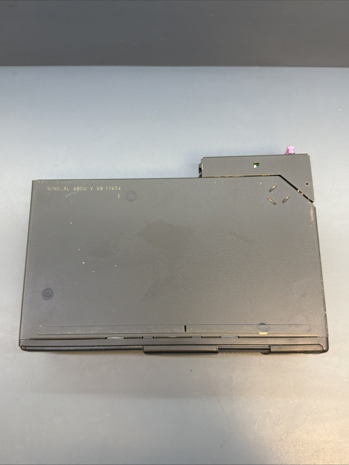 BMW E39 97-03 525i 528i 530i 540i M5 Trunk OEM 6 disc CD Changer OEM 1469404