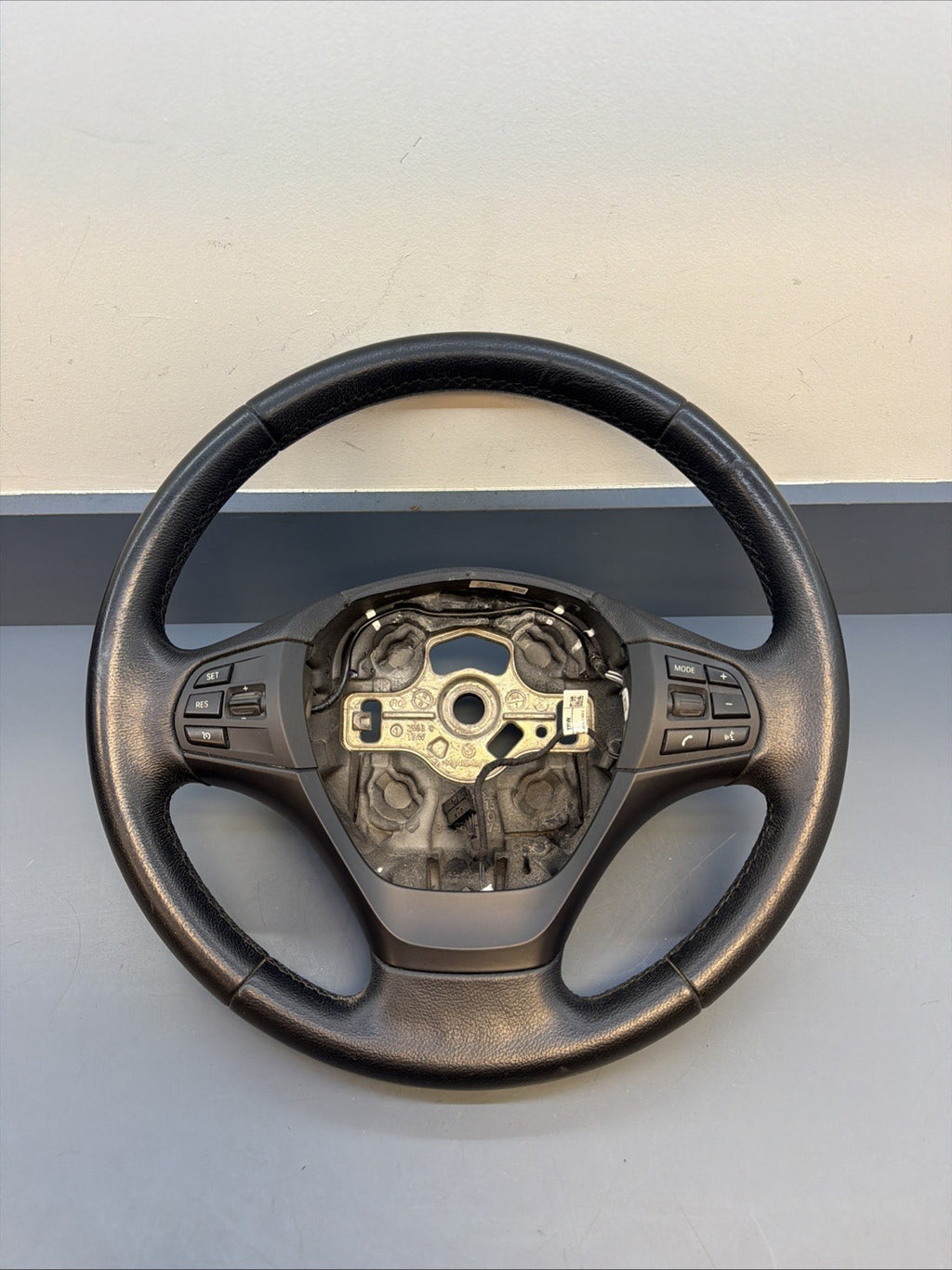12-2016 BMW 320I F30 FRONT 3 SPOKE STEERING COLUMN WHEEL LEATHER BLACK 62558150E