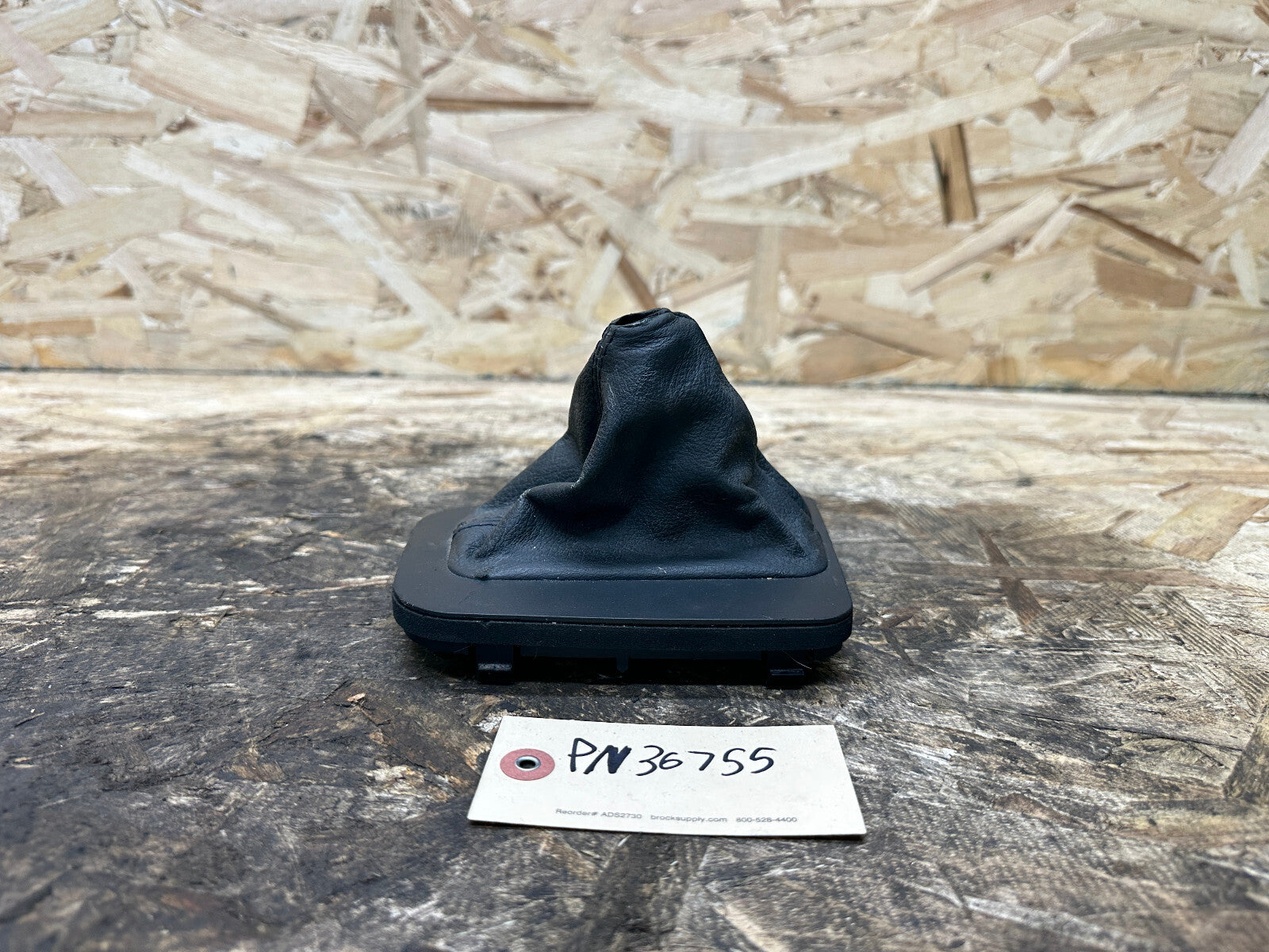 BMW 99-06 3 SERIES CENTER CONSOLE AUTOMATIC TRANS SHIFT BOOT+TRIM 7060677
