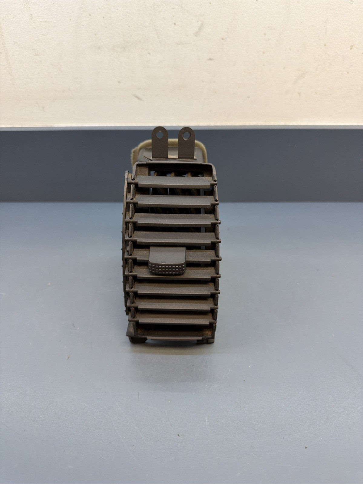 OEM 2005-2009 Nissan Xterra 4.0L Right Dash Center Air Vent Grille 68751-EA000