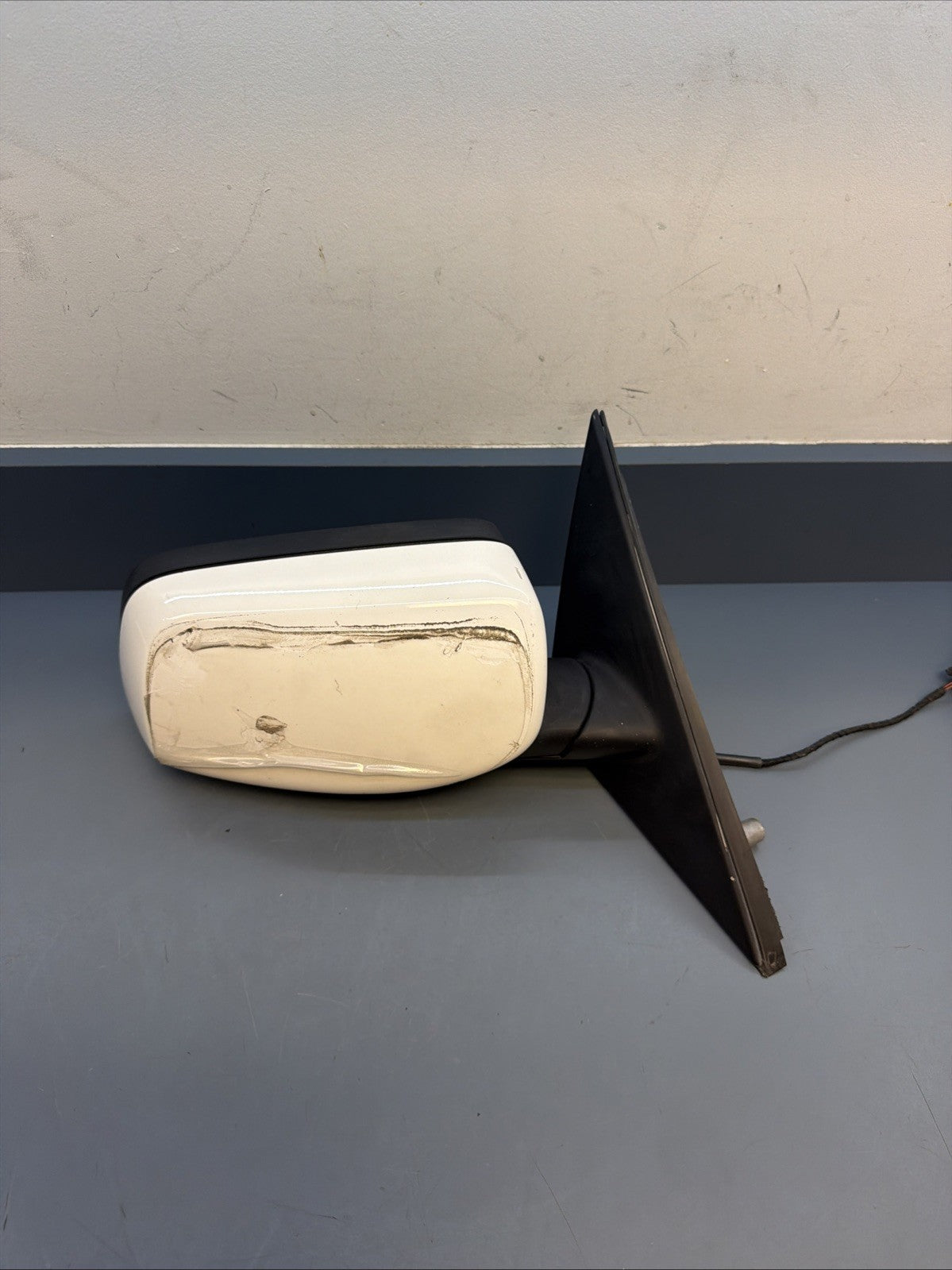 2006-2010 BMW 528i Rh Front Door Side View Mirror Assembly 7043437; 7038344 OEM.