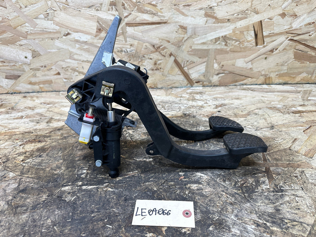 BMW 89-02 E36 E36/7 3 SERIES Z3 CLUTCH+BRAKE PEDAL BRACKET+ASSEMBLY OEM 1164842
