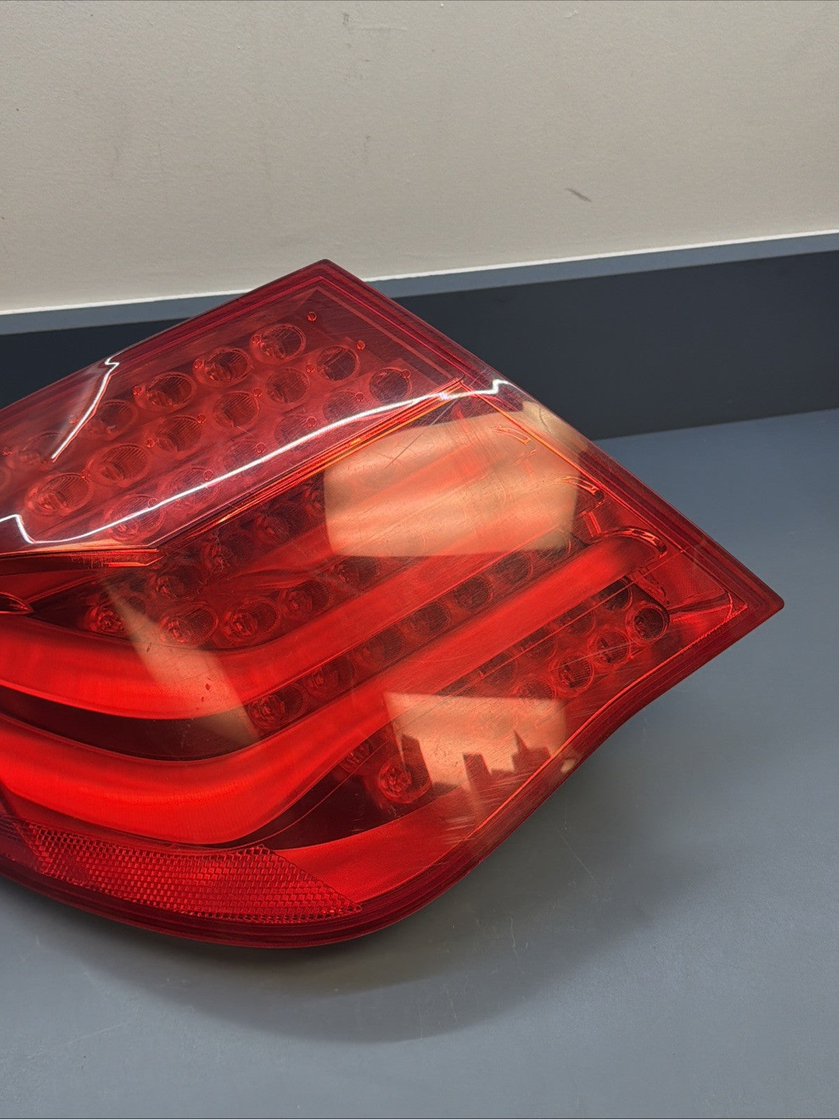 09-12 BMW 750Li 750i F01 Rear Left Driver Side Outer Tail Light Lamp 7182201 OEM