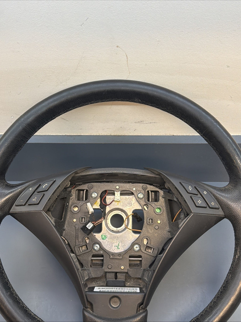 2004 - 2010 BMW E60 E61 5 SERIES STEERING WHEEL BLACK LEATHER 6057424 OEM