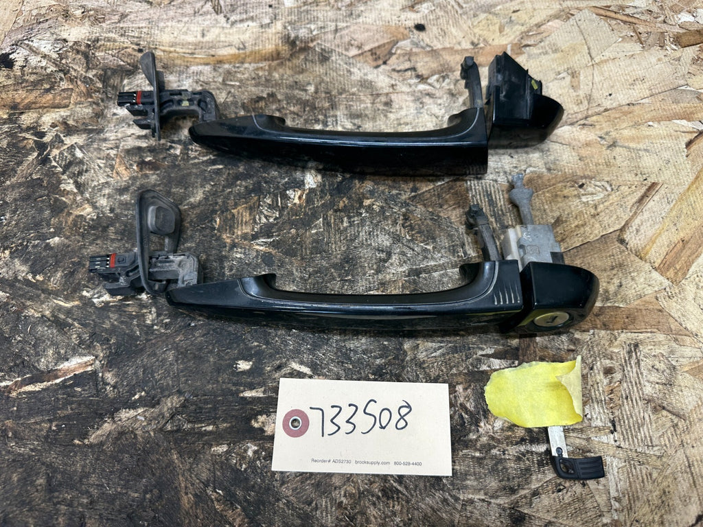 BMW 06-13 E9X DRIVER+PASSANGER DOOR HANDEL WITH WORKING KEY BLK OEM 7189100/41