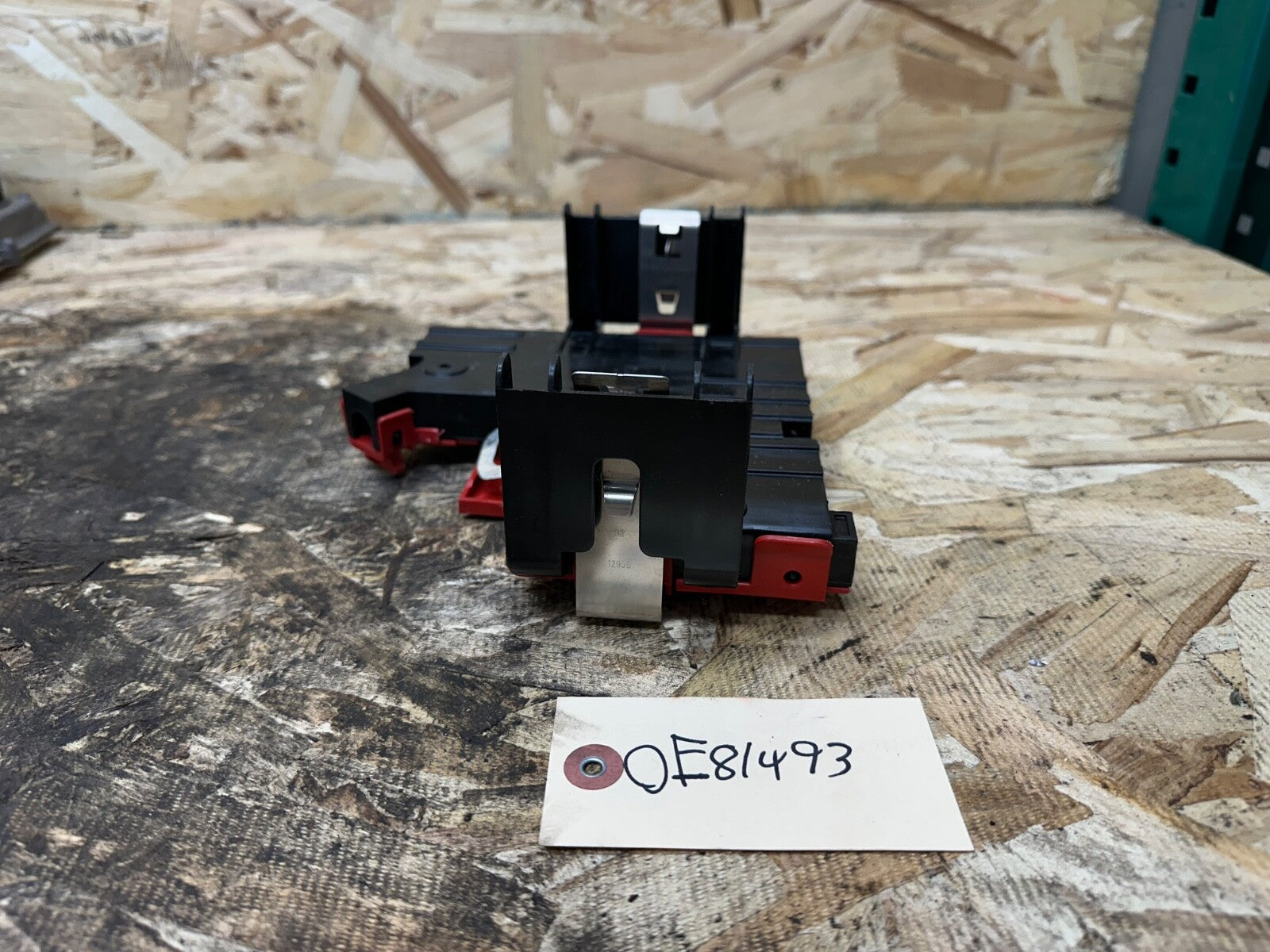 BMW 2011-2017 F25 X3 BATTERY POSITIVE TERMINAL JUNCTION BOX OEM 9206140
