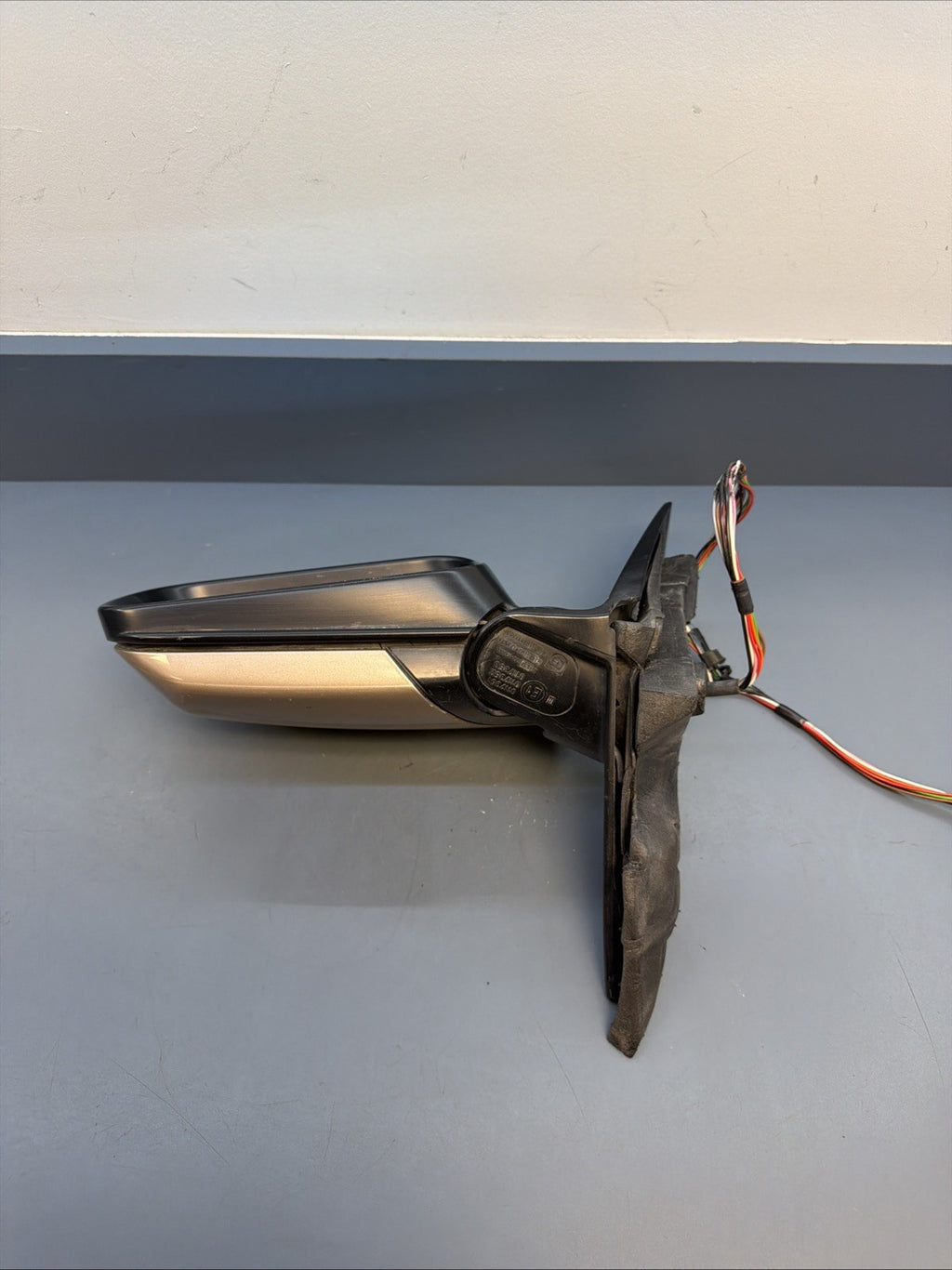BMW 1997-2002 E46 PRE LCI LEFT/DRIVER SIDE VIEW MIRROR  OEM 0117351
