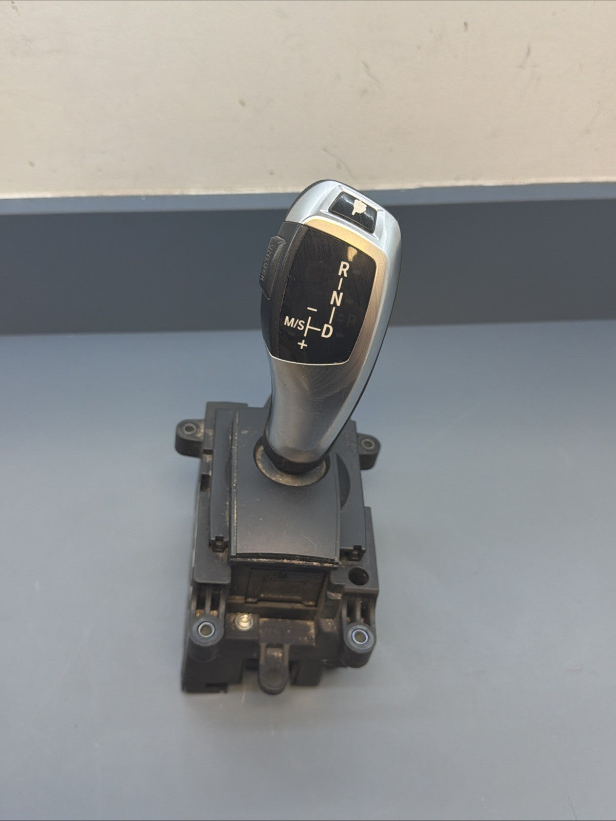 10-18 BMW F01 F07 F10 F25 Automatic Transmission Gear Selector Shifter 9218101