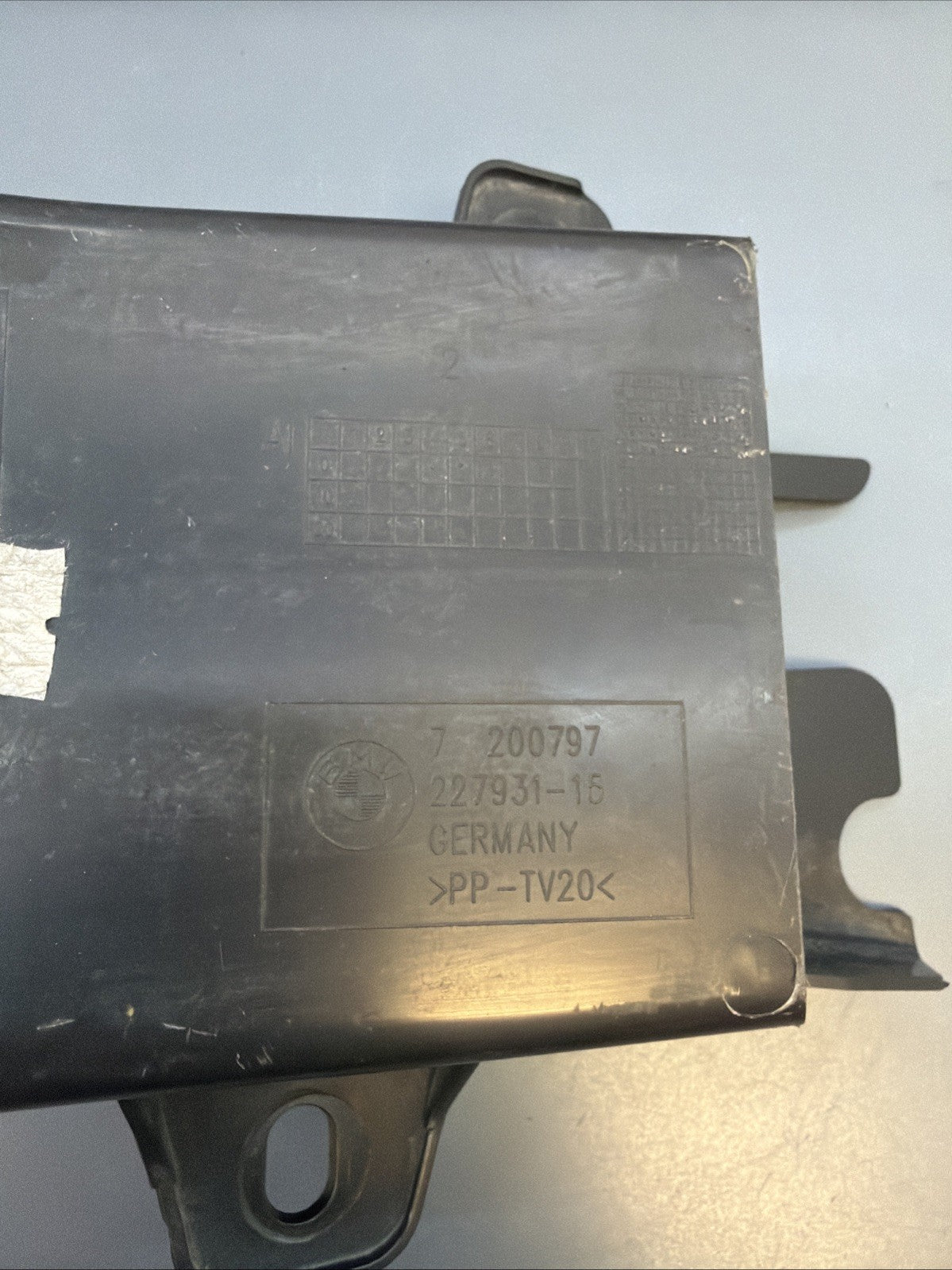 11-16 BMW F10 535i N55 Front Left Lower Brake Air Vent Duct Channel 7200797 OEM