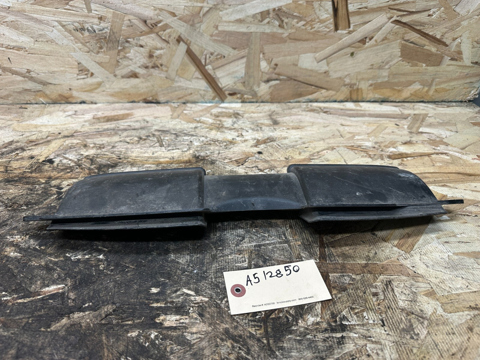 BMW 2006-2013 E90 FRONT HOOD AIR INTACE SUCTION DUCT VENT OEM 7541738