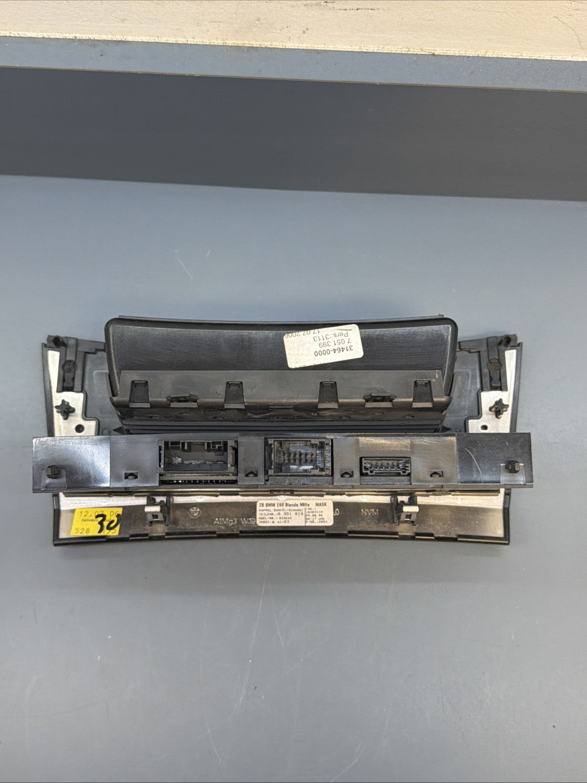 04-07 BMW 530i 550I E60 CENTER HEATED SEAT PARKING DTC SWITCH W/ TRIM 9134028