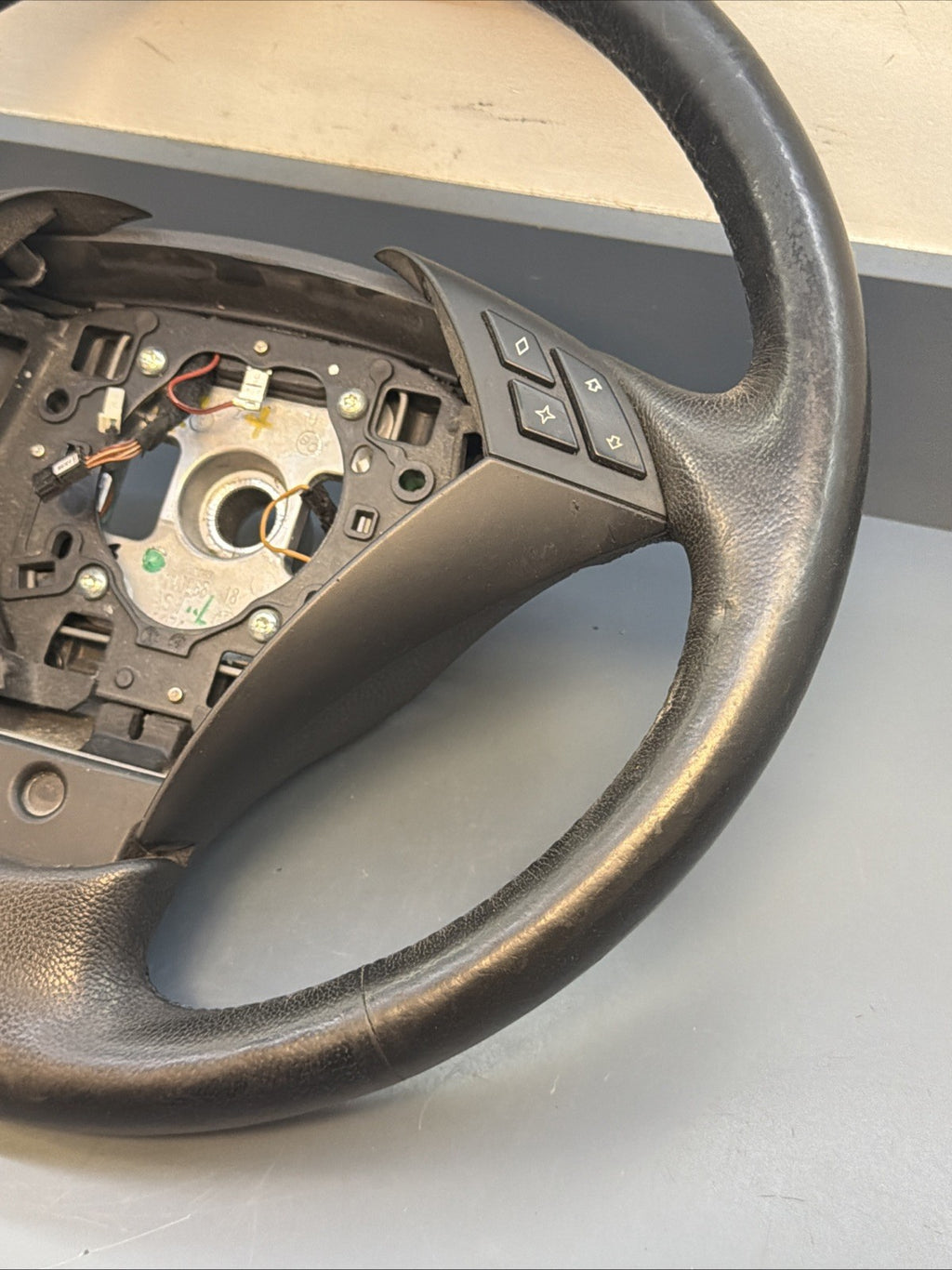 2004 - 2010 BMW E60 E61 5 SERIES STEERING WHEEL BLACK LEATHER 6057424 OEM