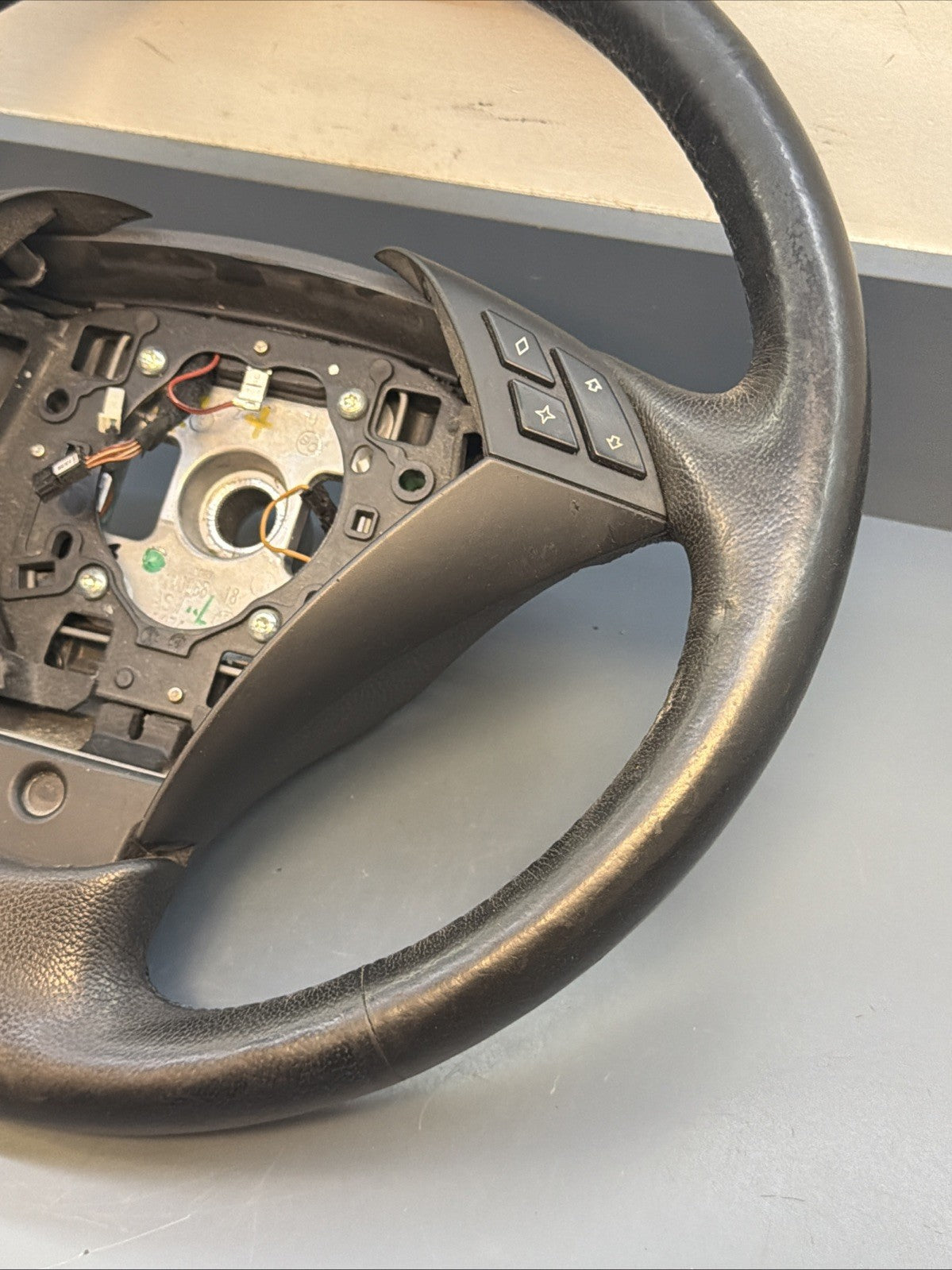 2004 - 2010 BMW E60 E61 5 SERIES STEERING WHEEL BLACK LEATHER 6057424 OEM
