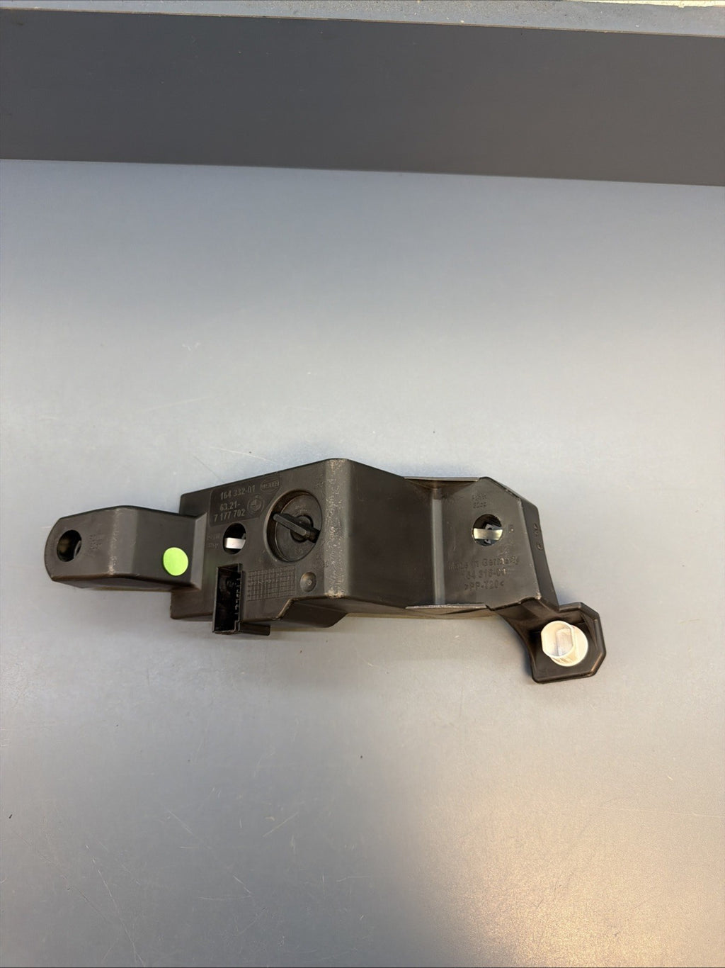 For BMW E60 528i 535i Genuine Right Bulb Carrier Taillight 63 21 7 177 702