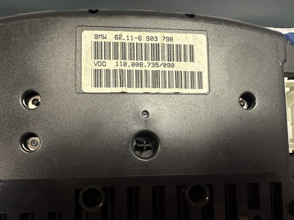 97-03 BMW E39 OEM INSTRUMENT CLUSTER SPEEDOMETER OEM 124K MILES 6903798 AT