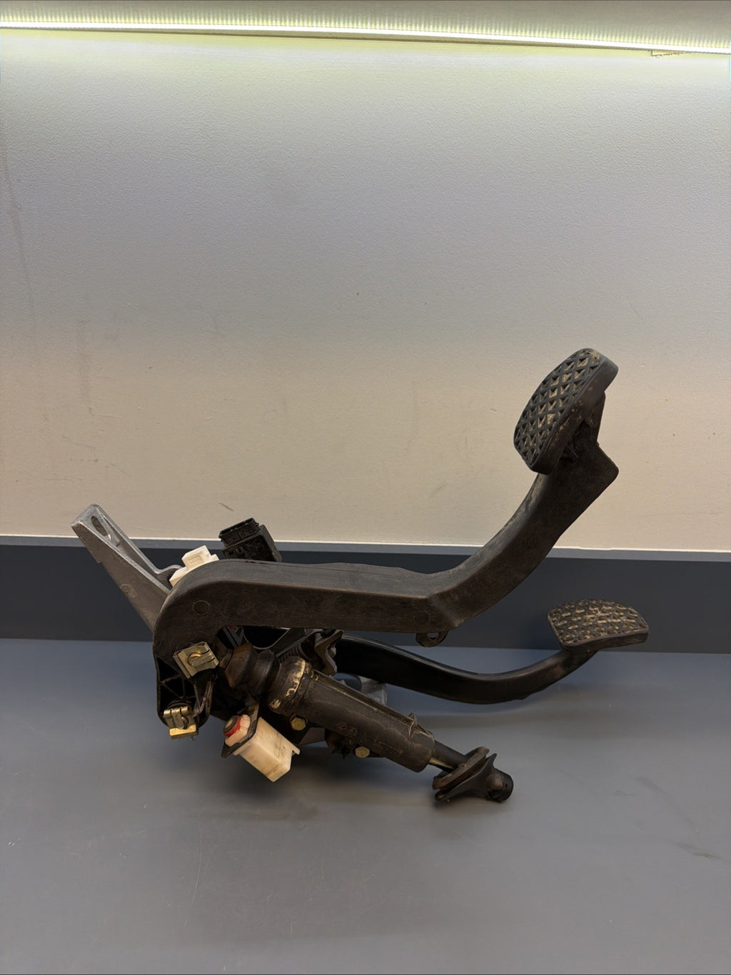 BMW E36 3-Series Z3 1997-2000 Clutch Brake Pedal Assembly w Return Spring OEM