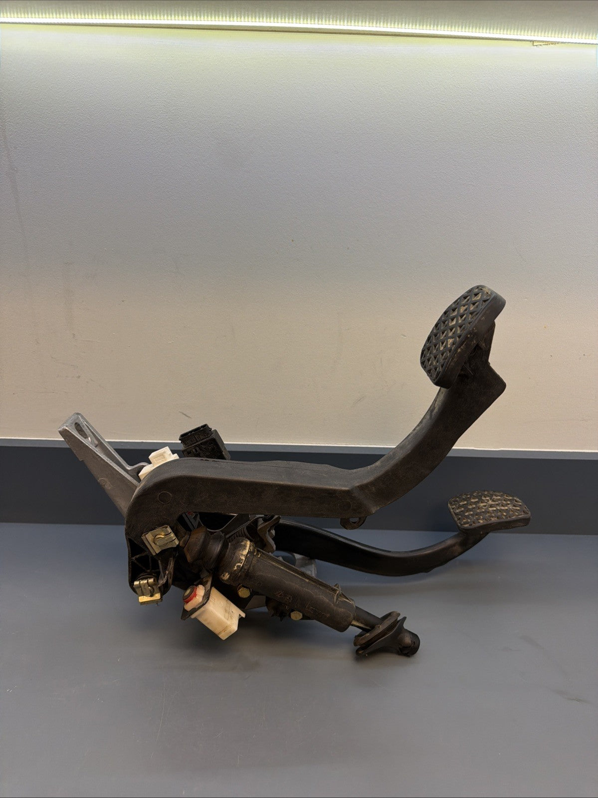 BMW E36 3-Series Z3 1997-2000 Clutch Brake Pedal Assembly w Return Spring OEM