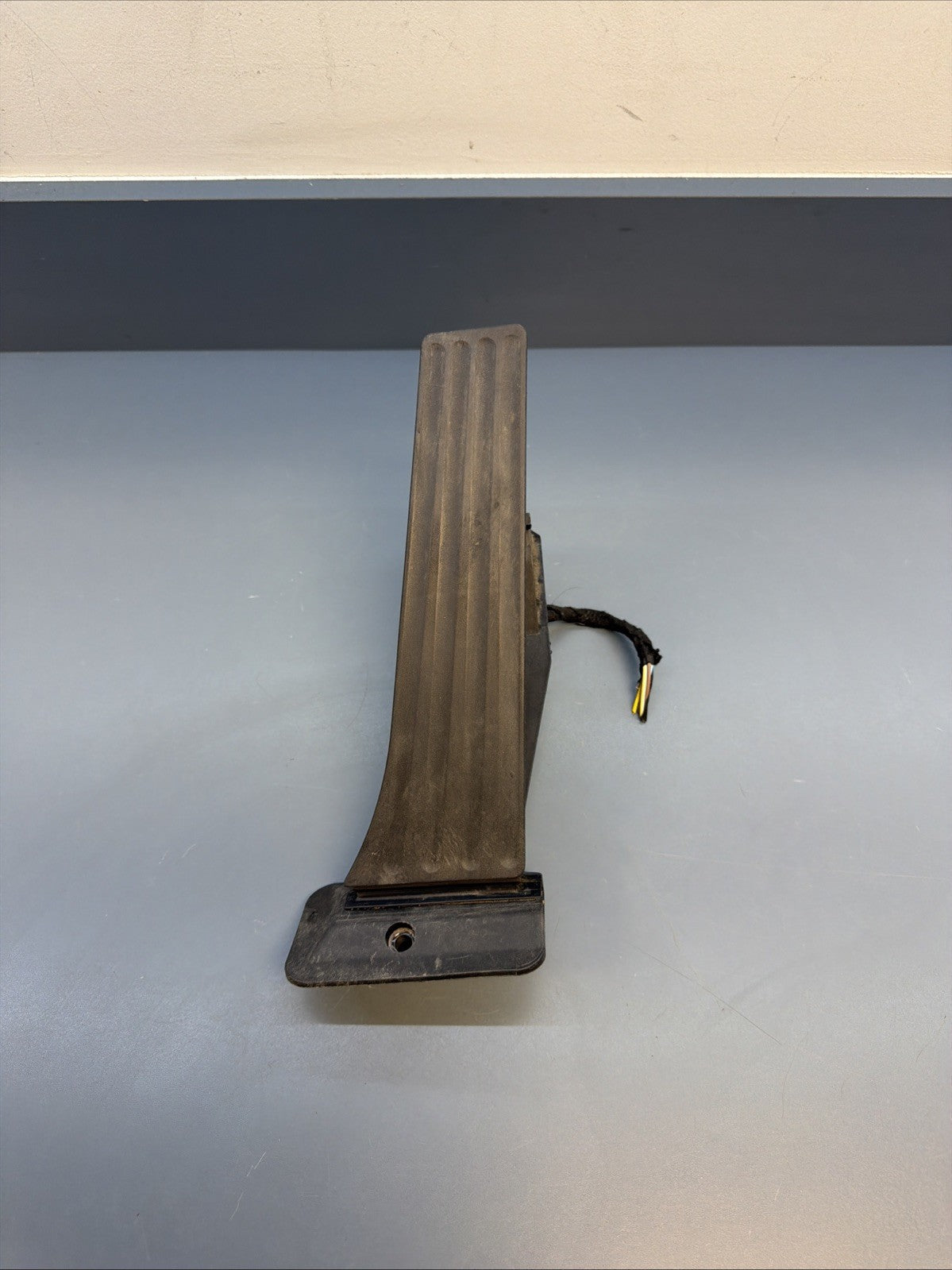 12-15 BMW E84 X1 Front Lower Accelerator Gas Foot Pedal Lever OEM 6860784