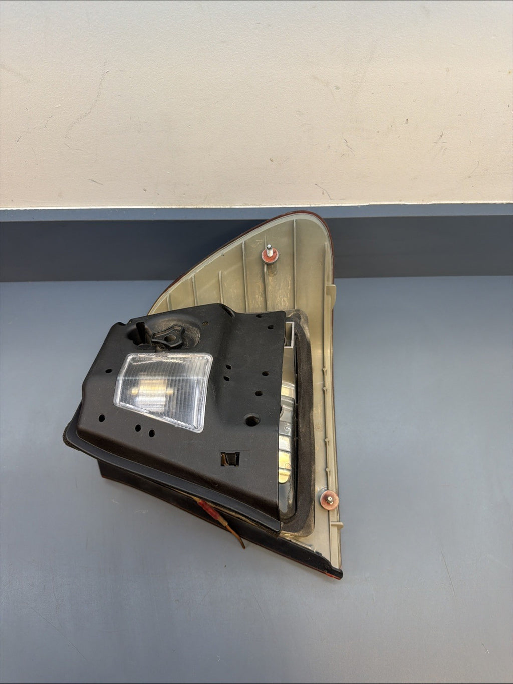 2002-2005 BMW E46 325 330 SEDAN LEFT DRIVER SIDE TAIL LIGHT OEM 6907933 OEM